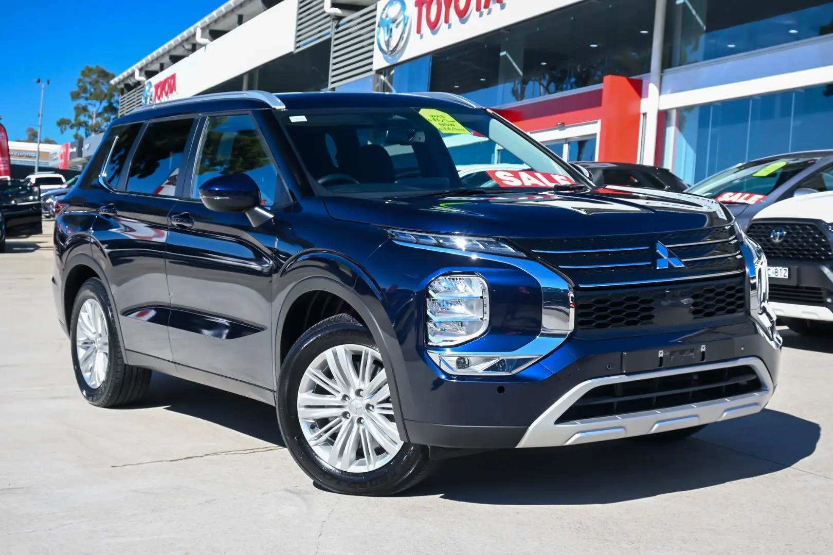 2023 Mitsubishi Outlander Image