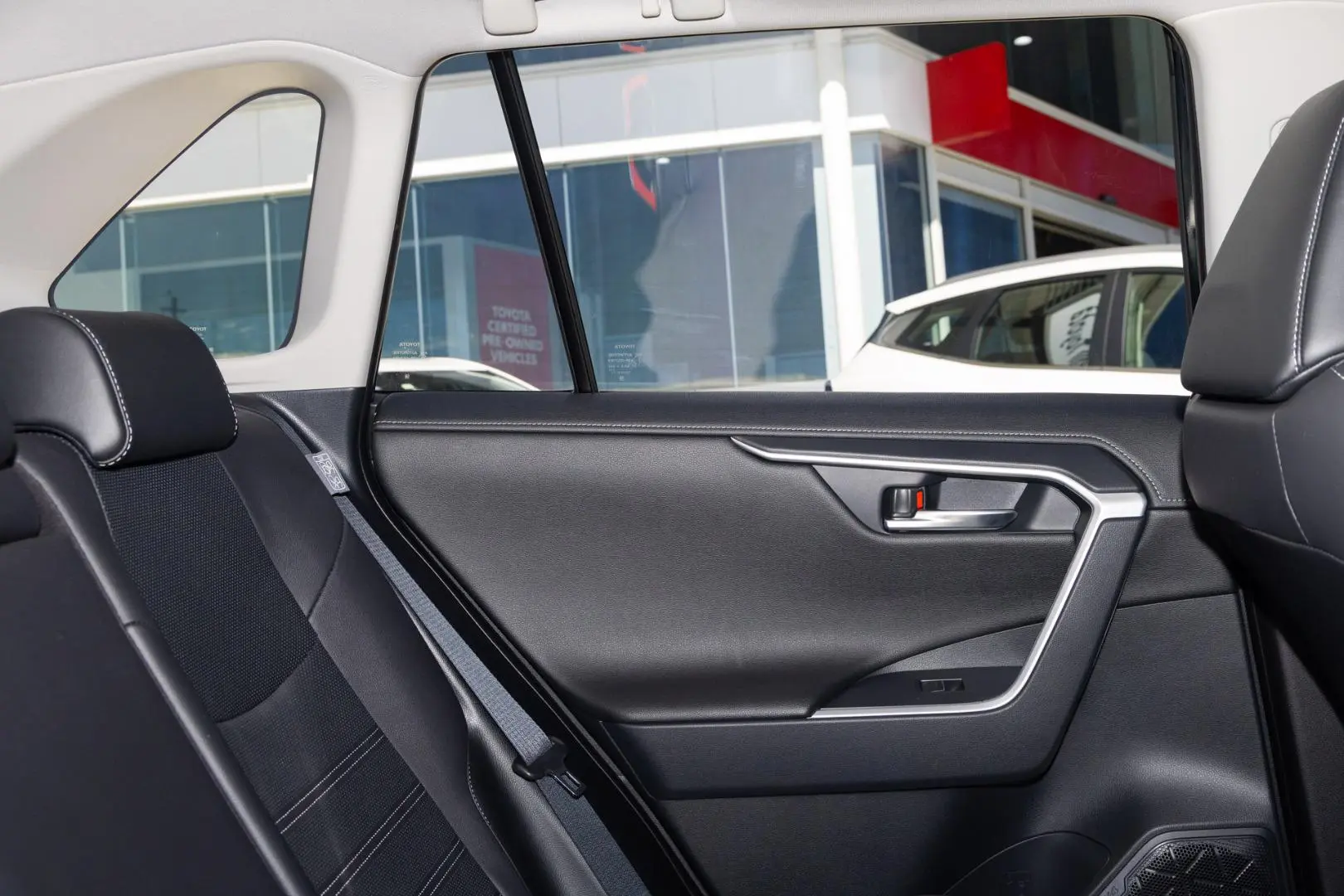 2025 Toyota RAV4 Gallery Image 9