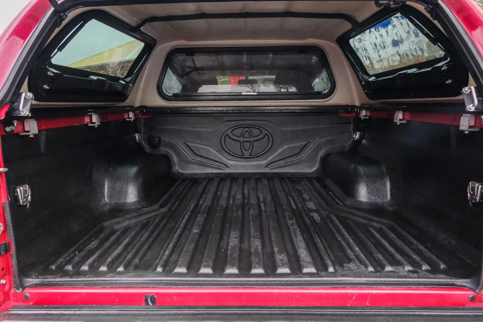 2018 Toyota Hilux Gallery Image 17