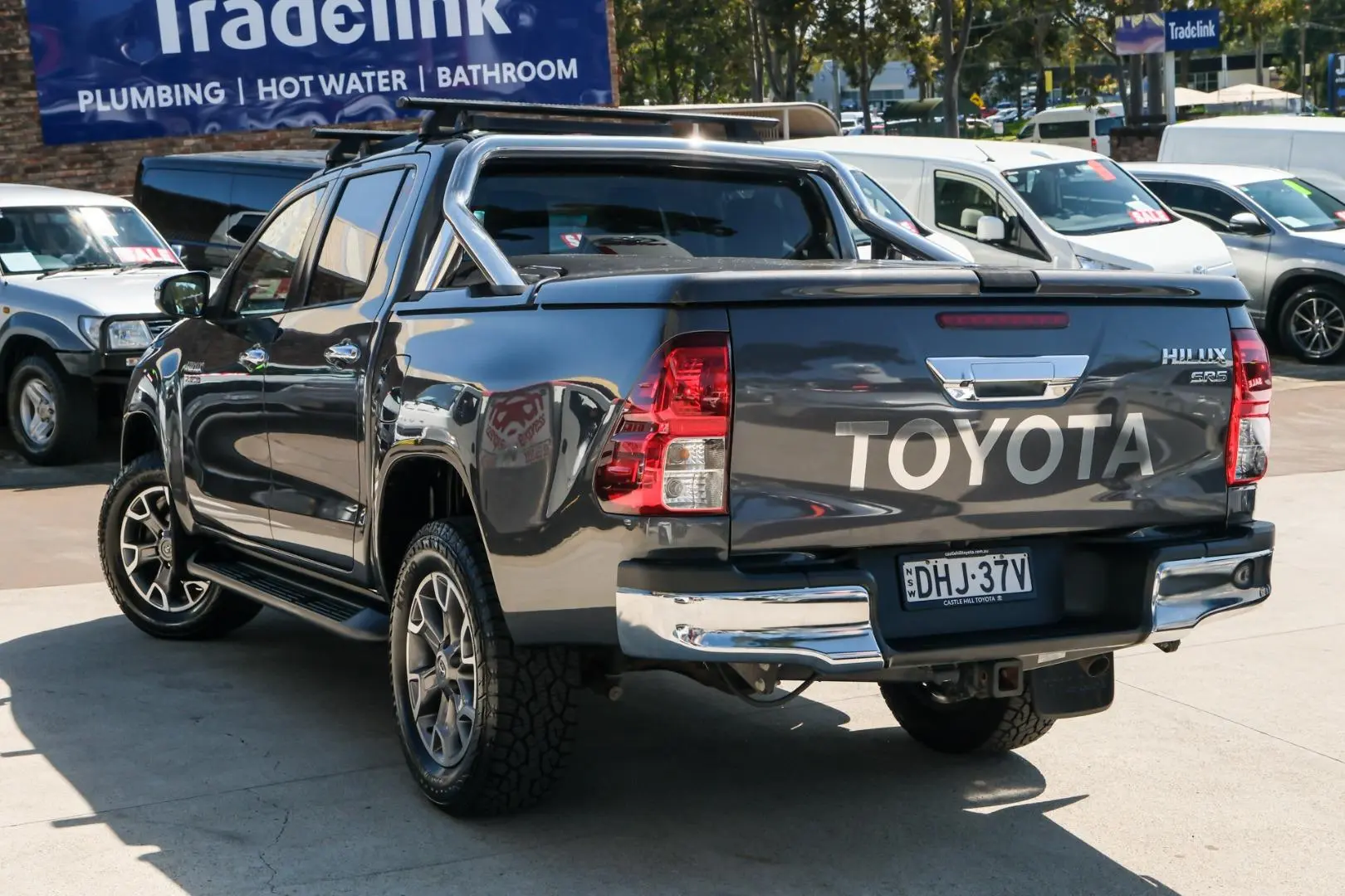 2016 Toyota Hilux Gallery Image 2
