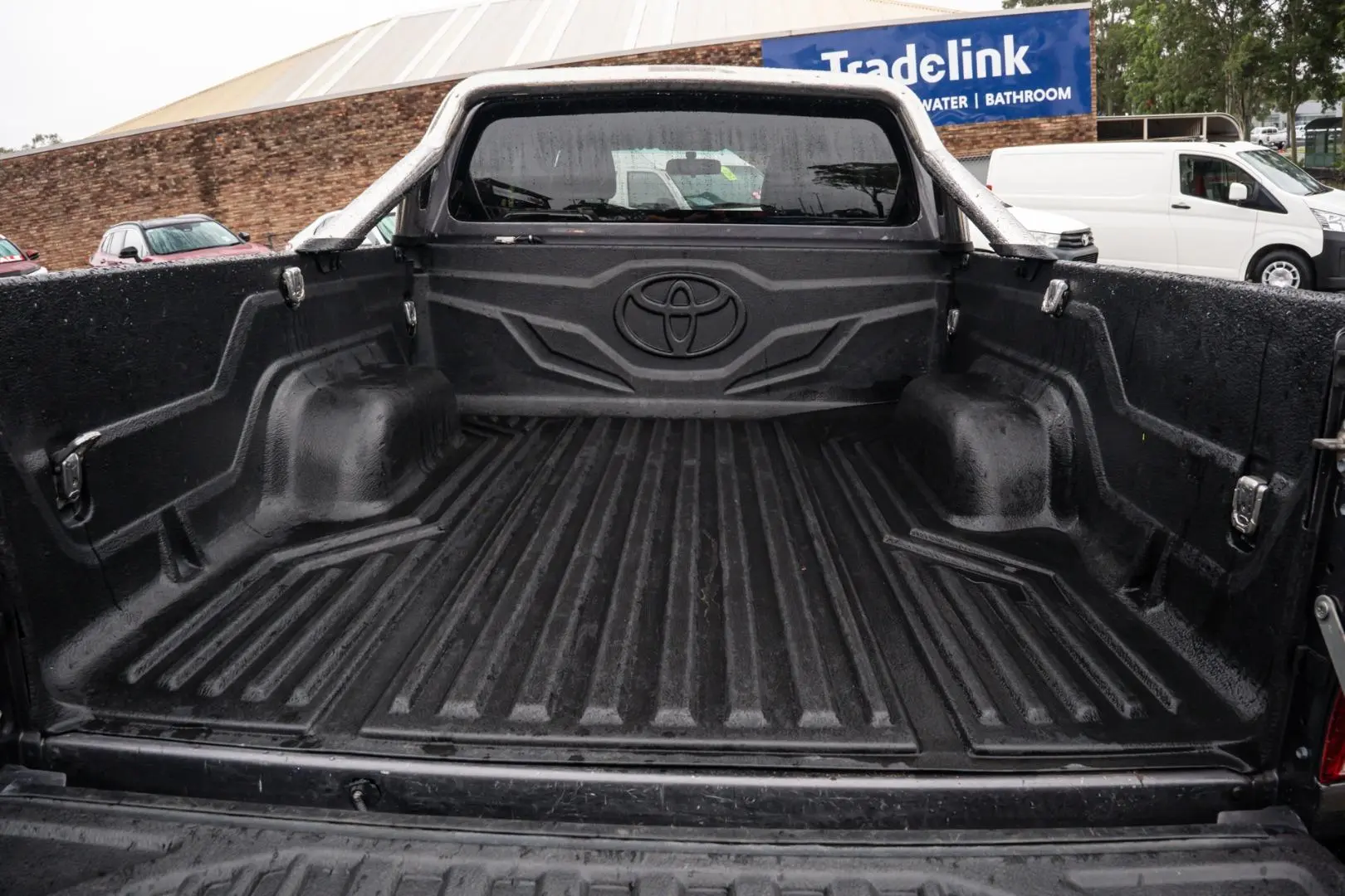 2017 Toyota Hilux Gallery Image 16