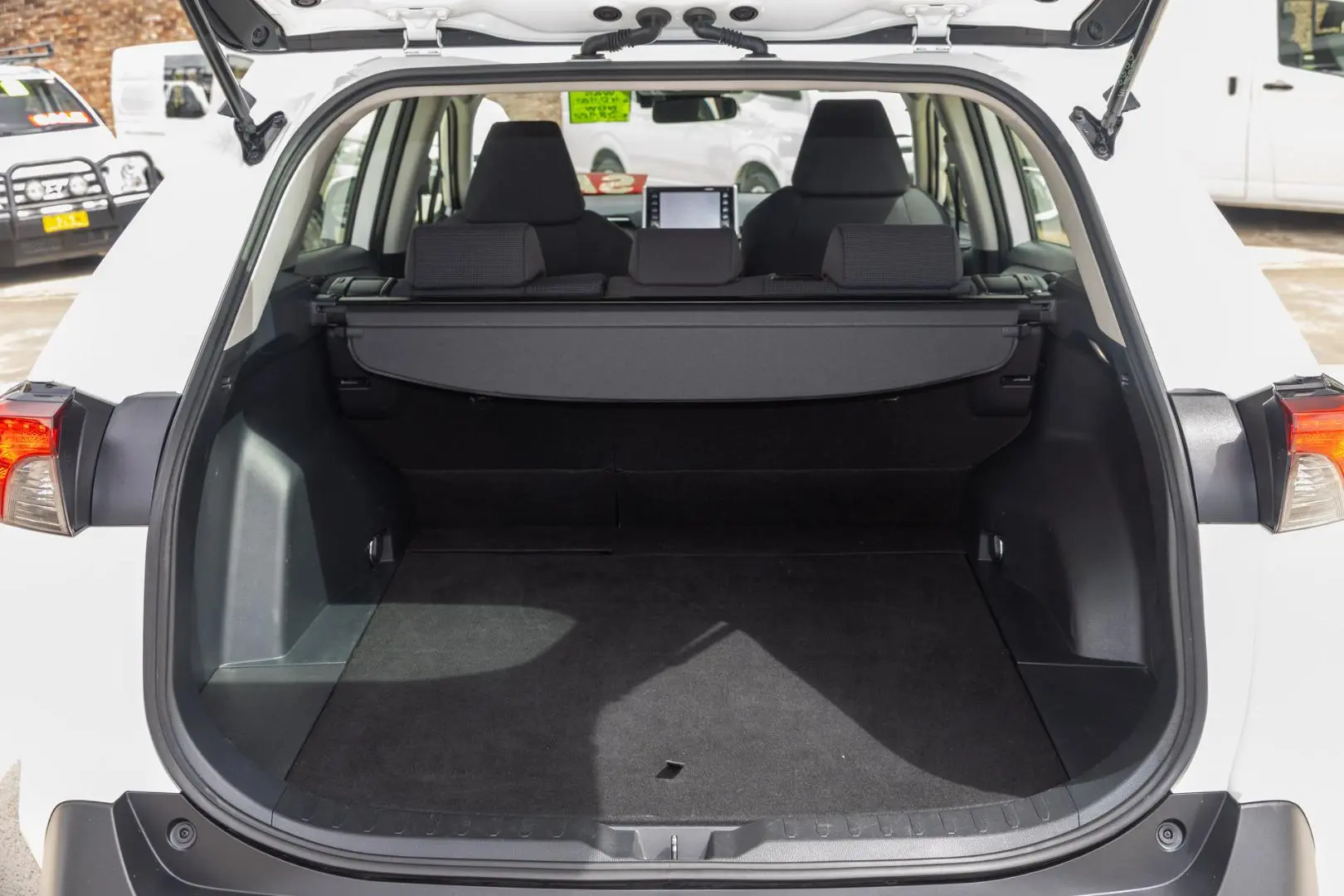 2022 Toyota RAV4 Gallery Image 17