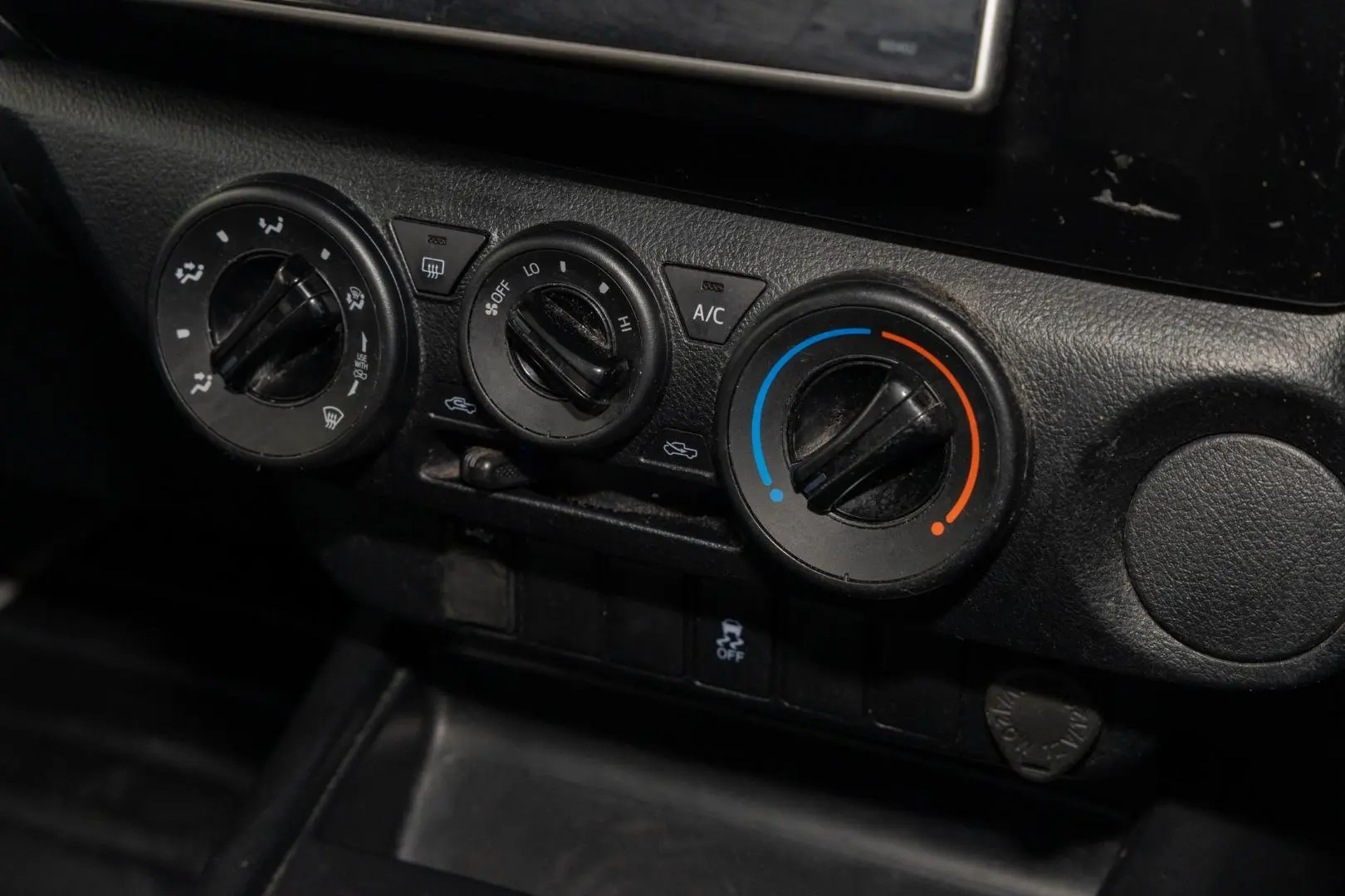 2019 Toyota Hilux Gallery Image 16