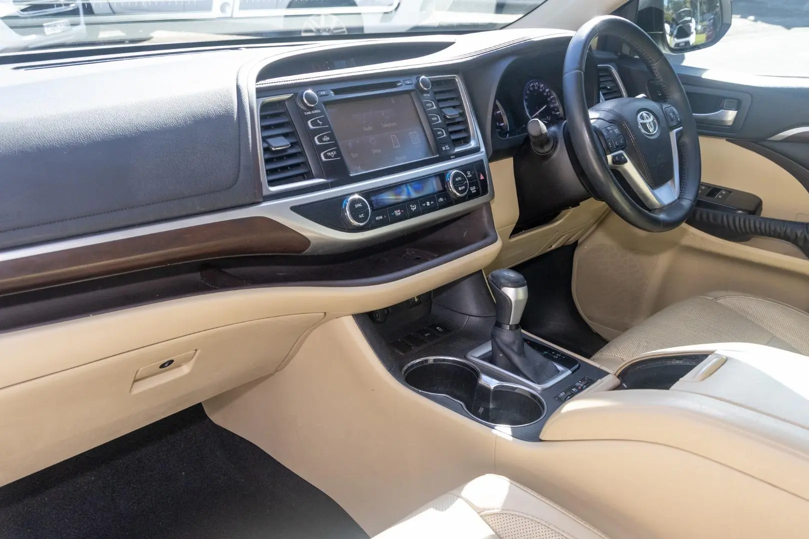 2015 Toyota Kluger Gallery Image 8