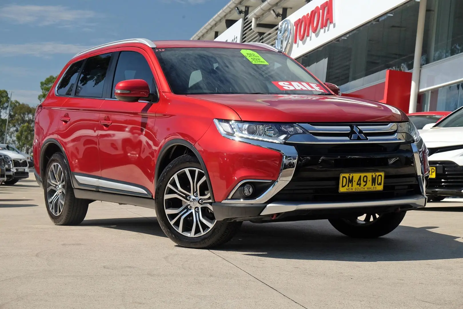 2017 Mitsubishi Outlander Gallery Image 1