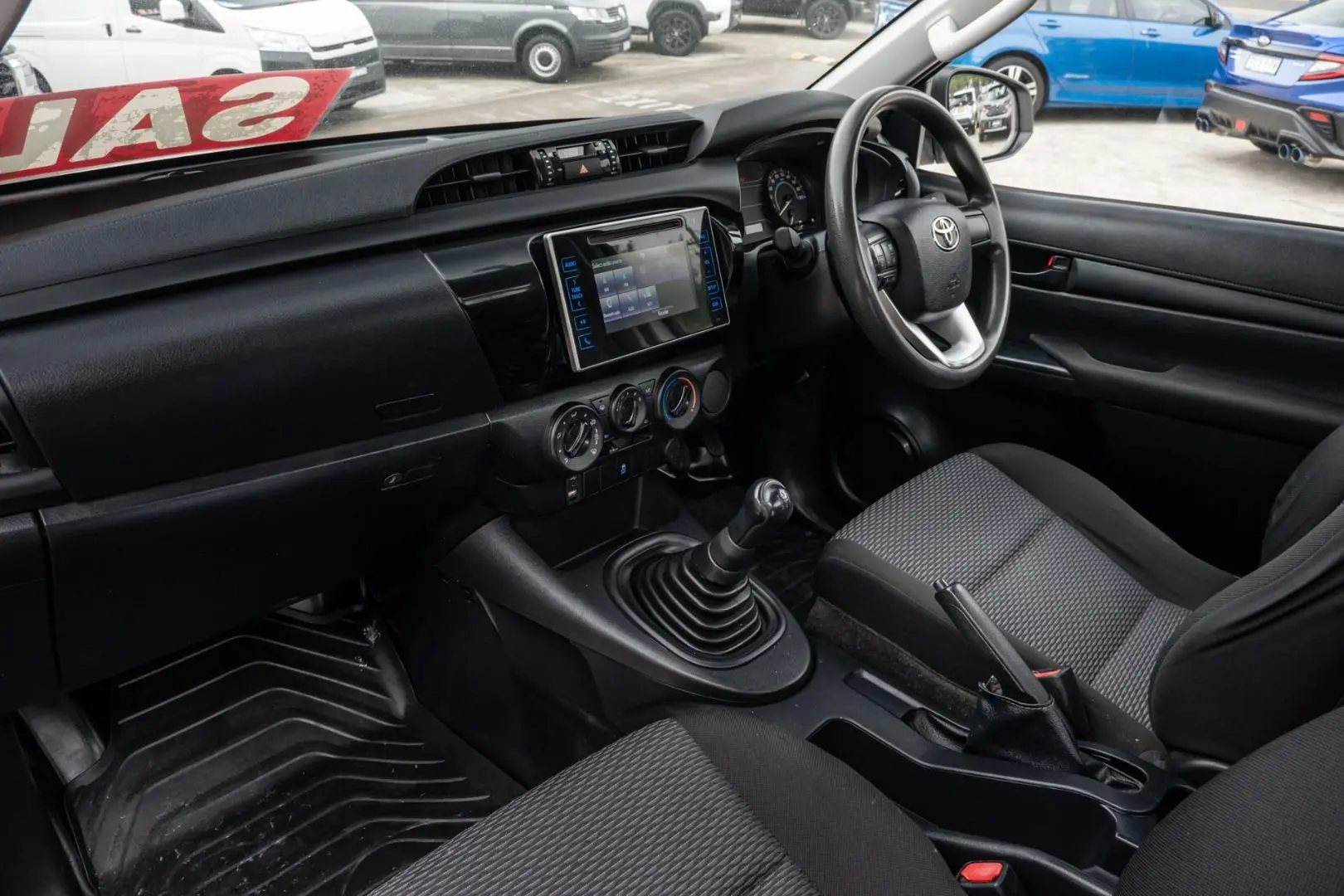 2018 Toyota Hilux Gallery Image 8