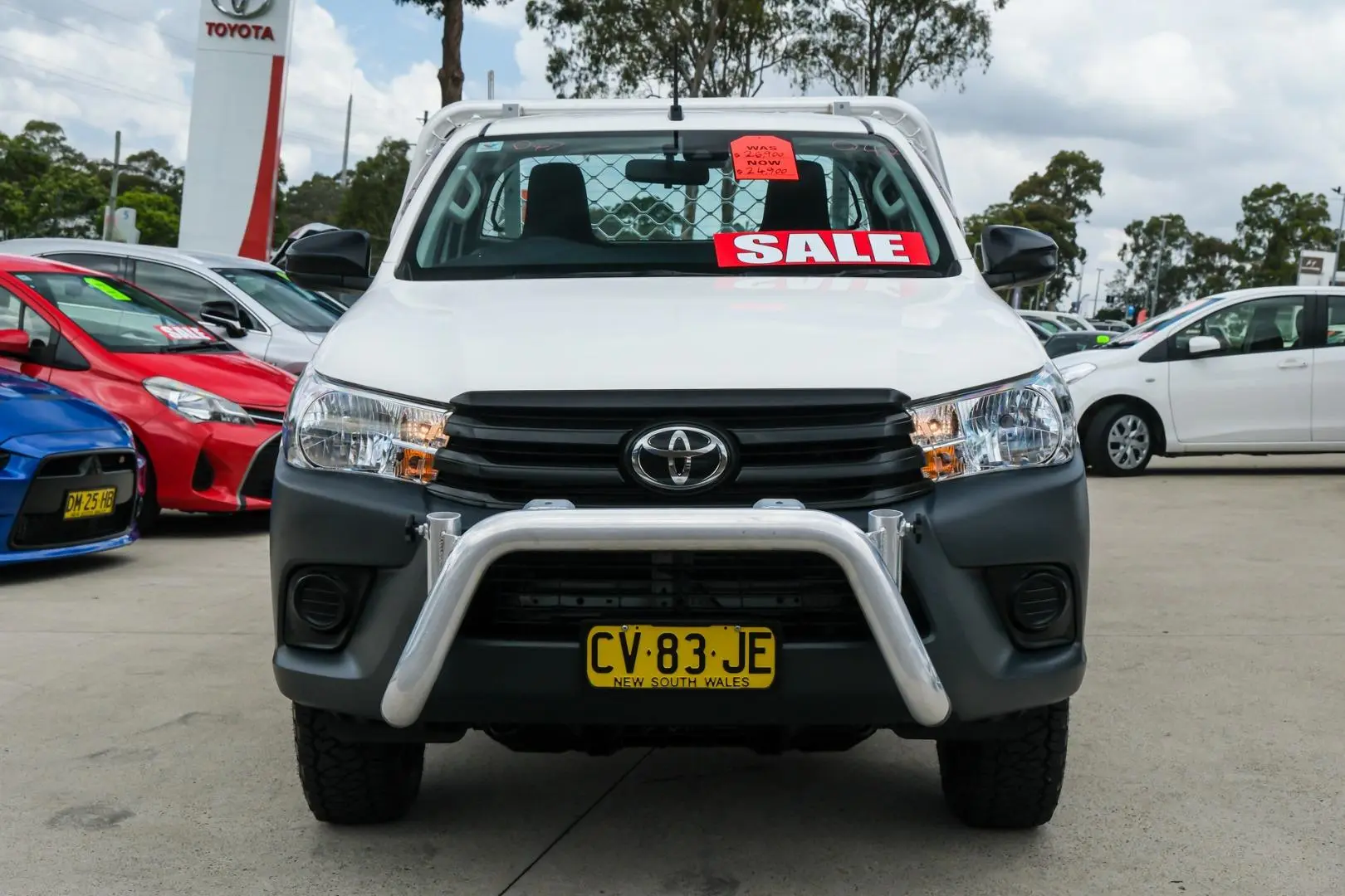 2019 Toyota Hilux Gallery Image 4