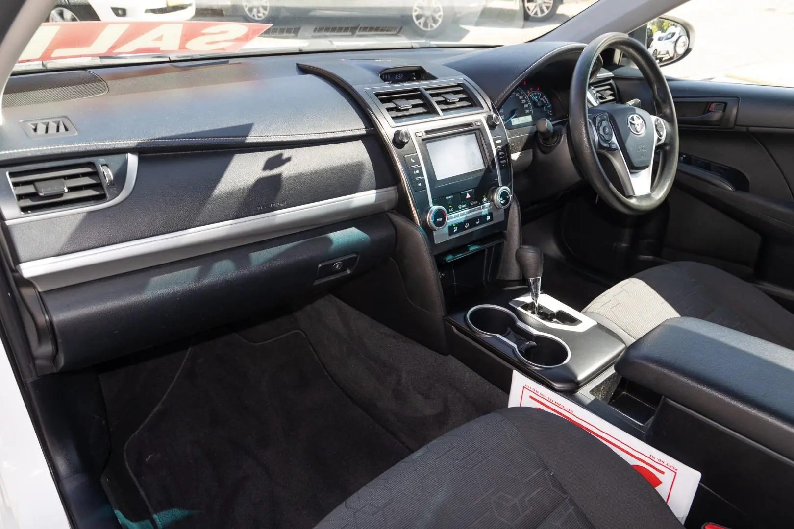 2014 Toyota Camry Gallery Image 8
