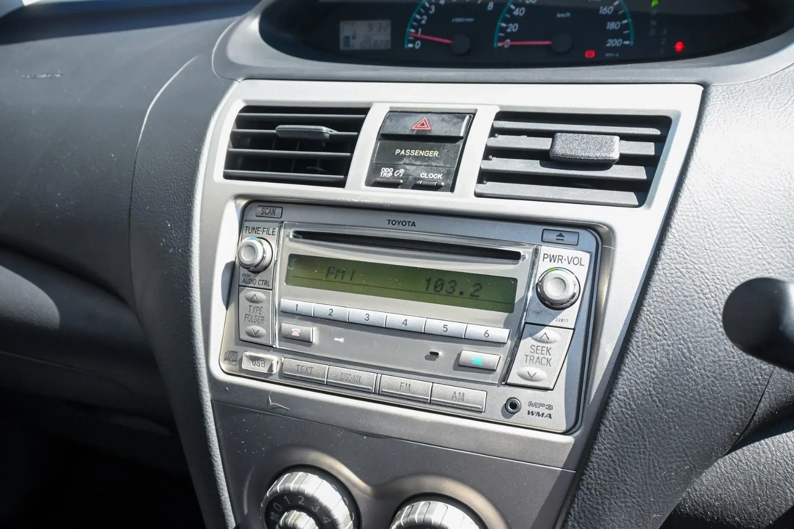2010 Toyota Yaris Gallery Image 16
