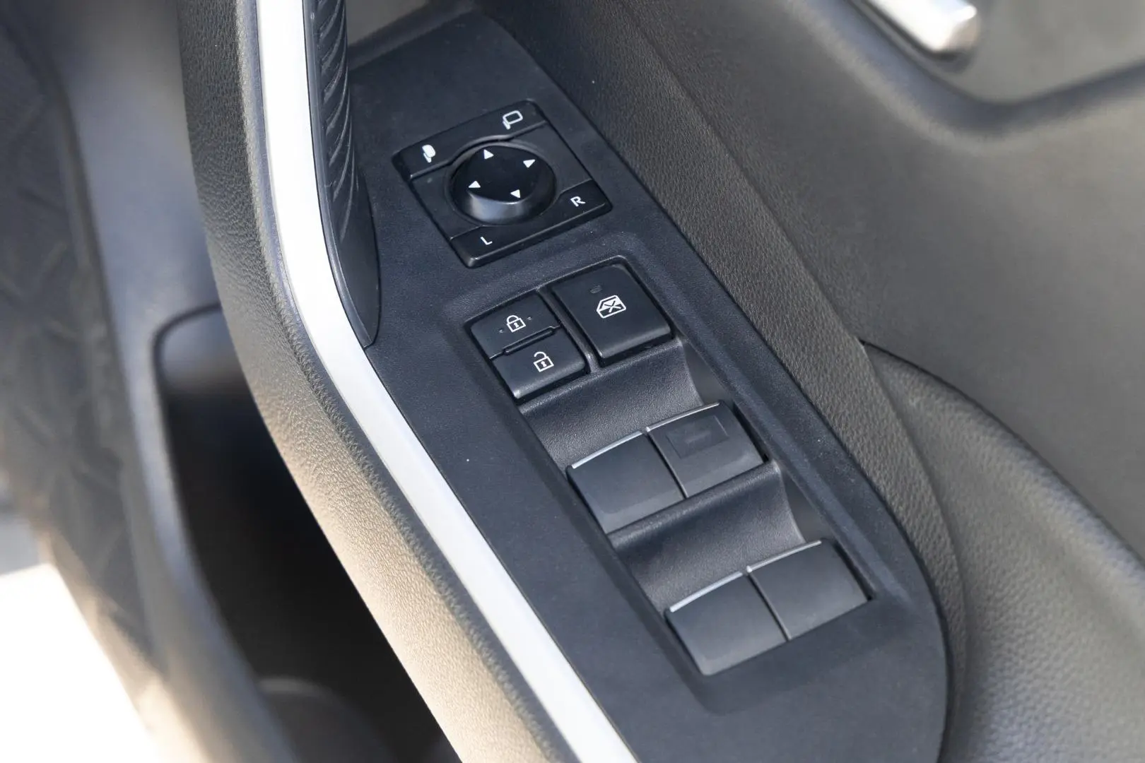 2021 Toyota RAV4 Gallery Image 18