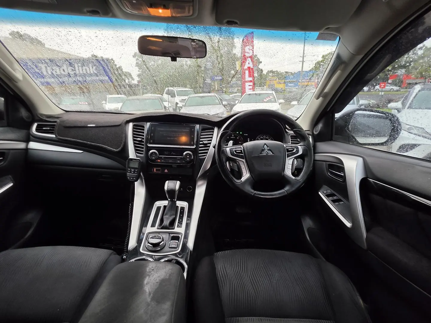 2017 Mitsubishi Pajero Sport Gallery Image 26