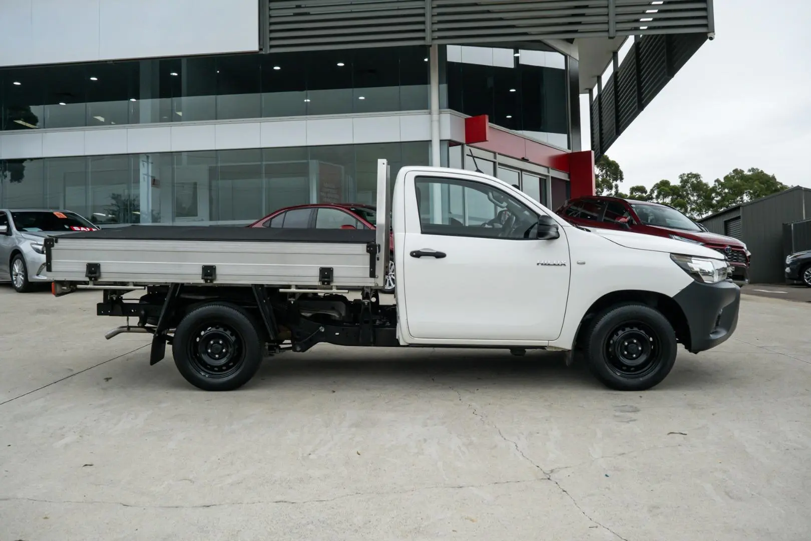 2018 Toyota Hilux Gallery Image 3