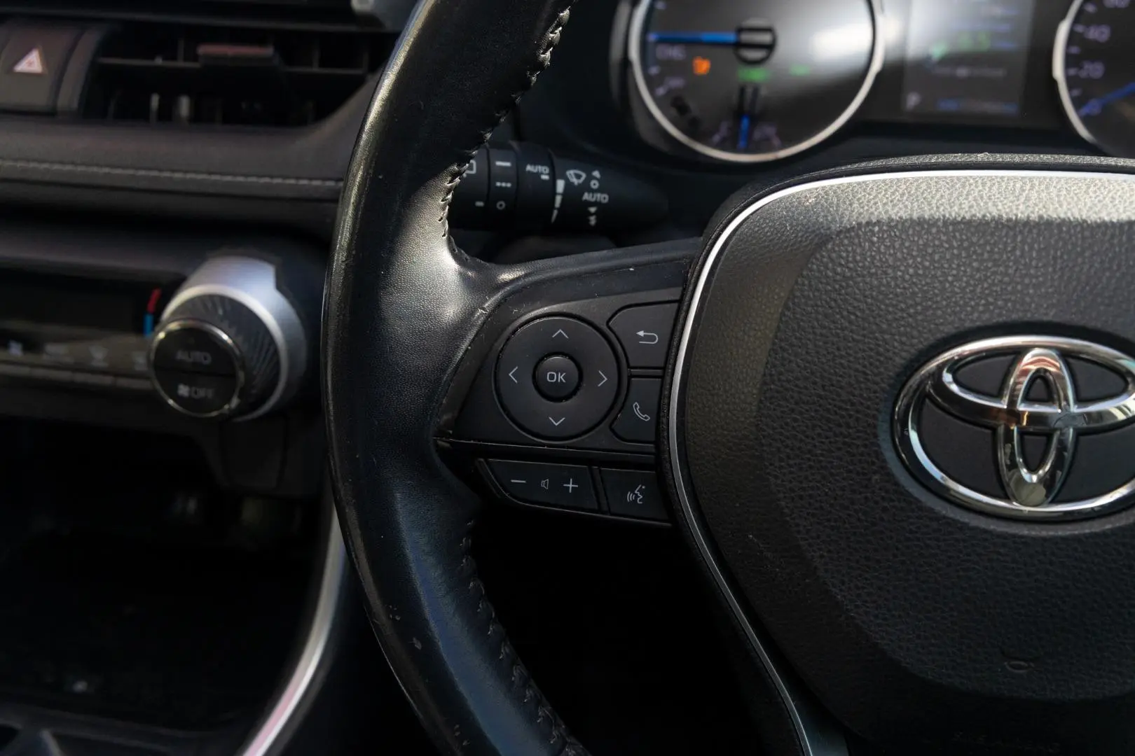 2019 Toyota RAV4 Gallery Image 11