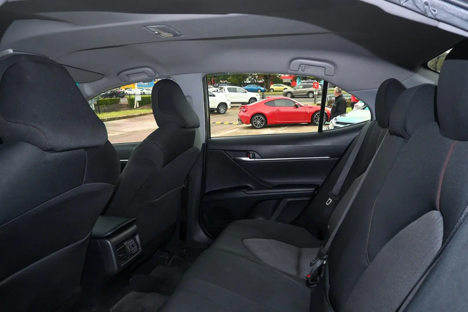 2019 Toyota Camry Gallery Image 9