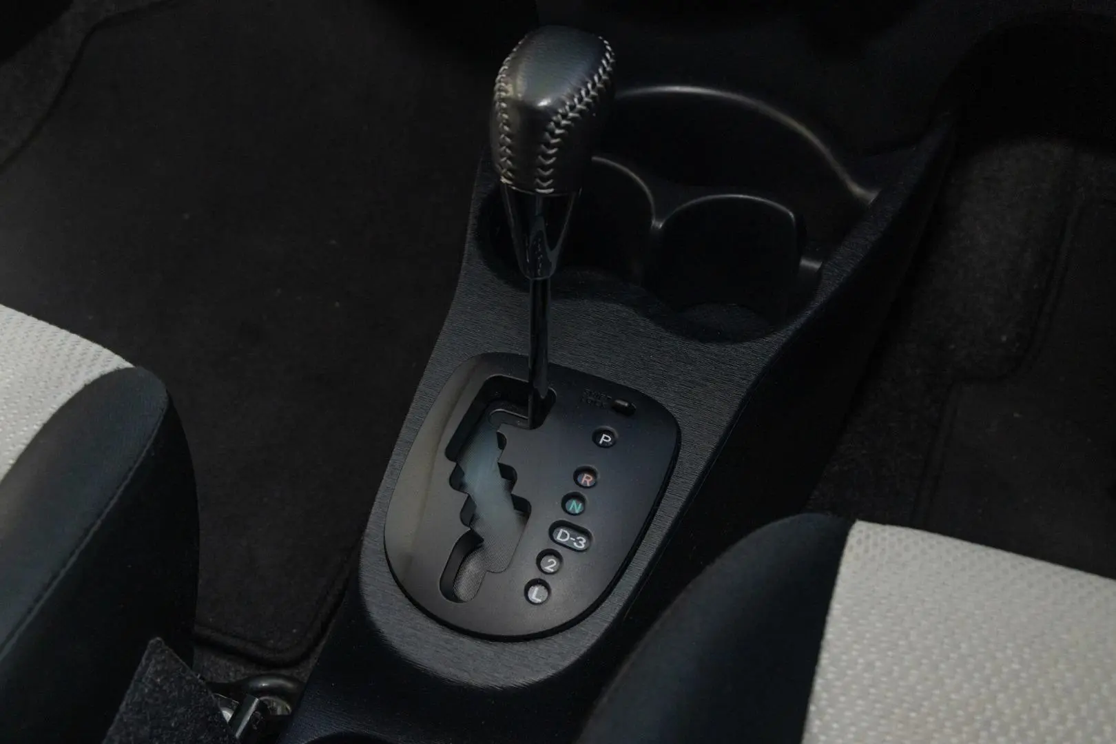 2012 Toyota Yaris Gallery Image 17