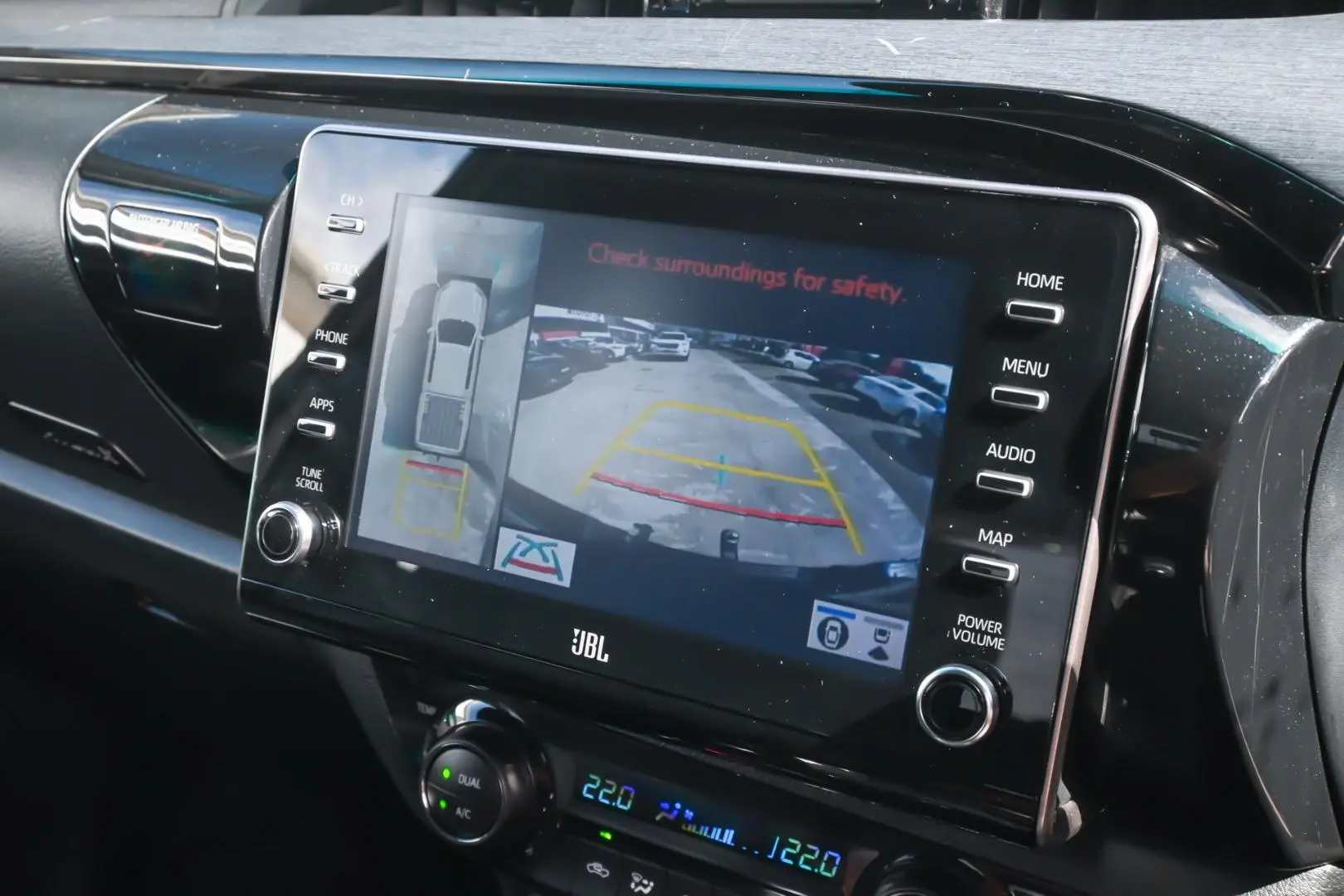 2025 Toyota Hilux Gallery Image 15