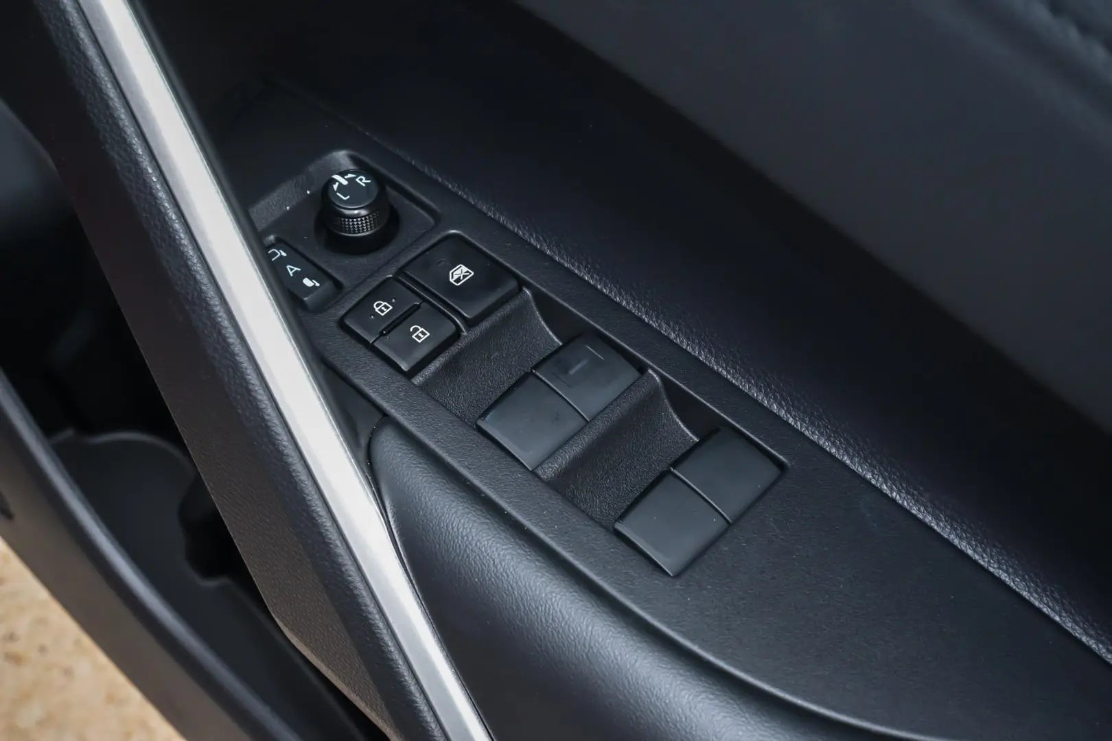 2025 Toyota Corolla Cross Gallery Image 10