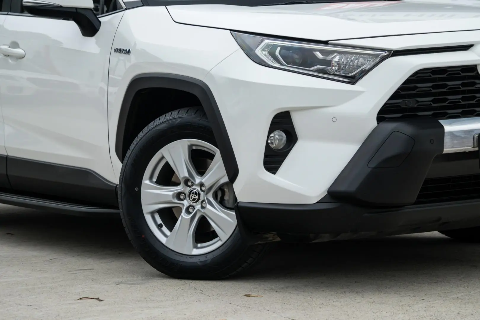 2020 Toyota RAV4 Gallery Image 6