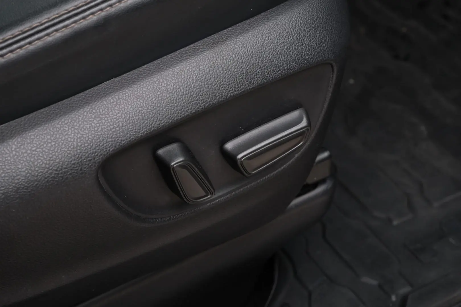 2019 Toyota Granvia Gallery Image 17