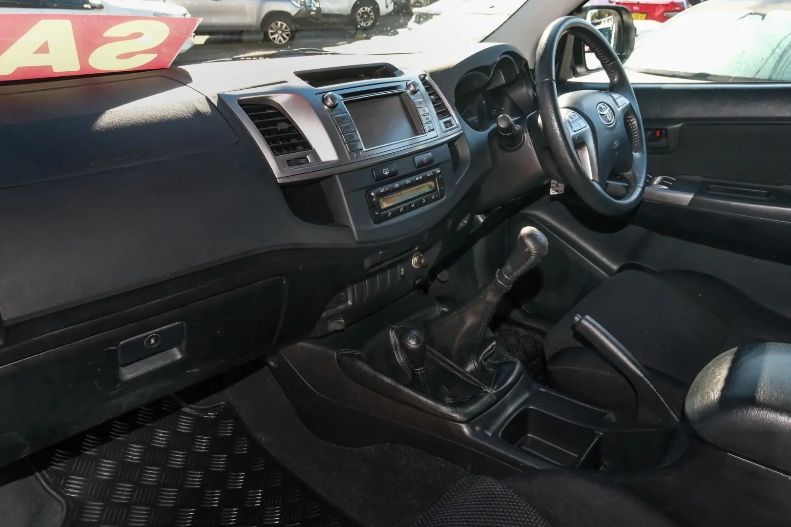 2015 Toyota Hilux Gallery Image 8