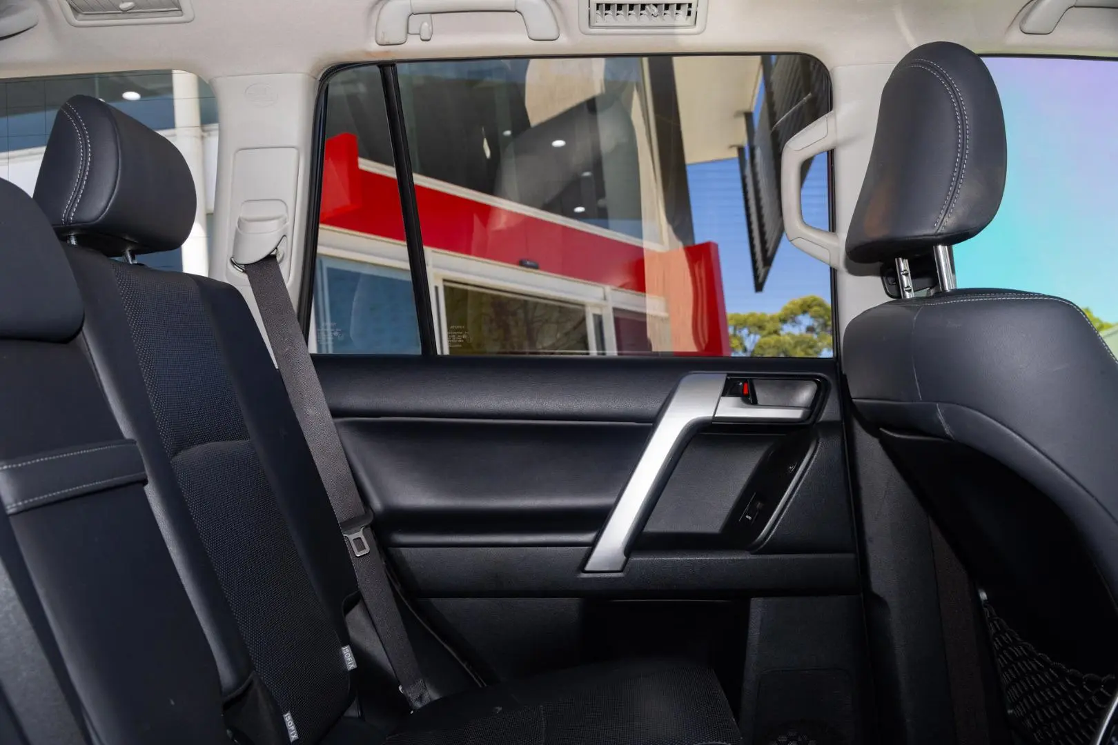 2018 Toyota Landcruiser Prado Gallery Image 9