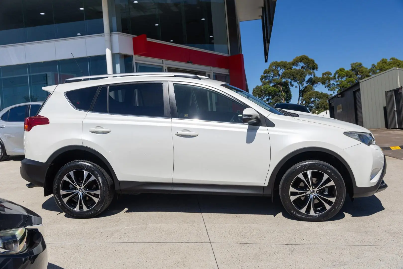 2014 Toyota RAV4 Gallery Image 3