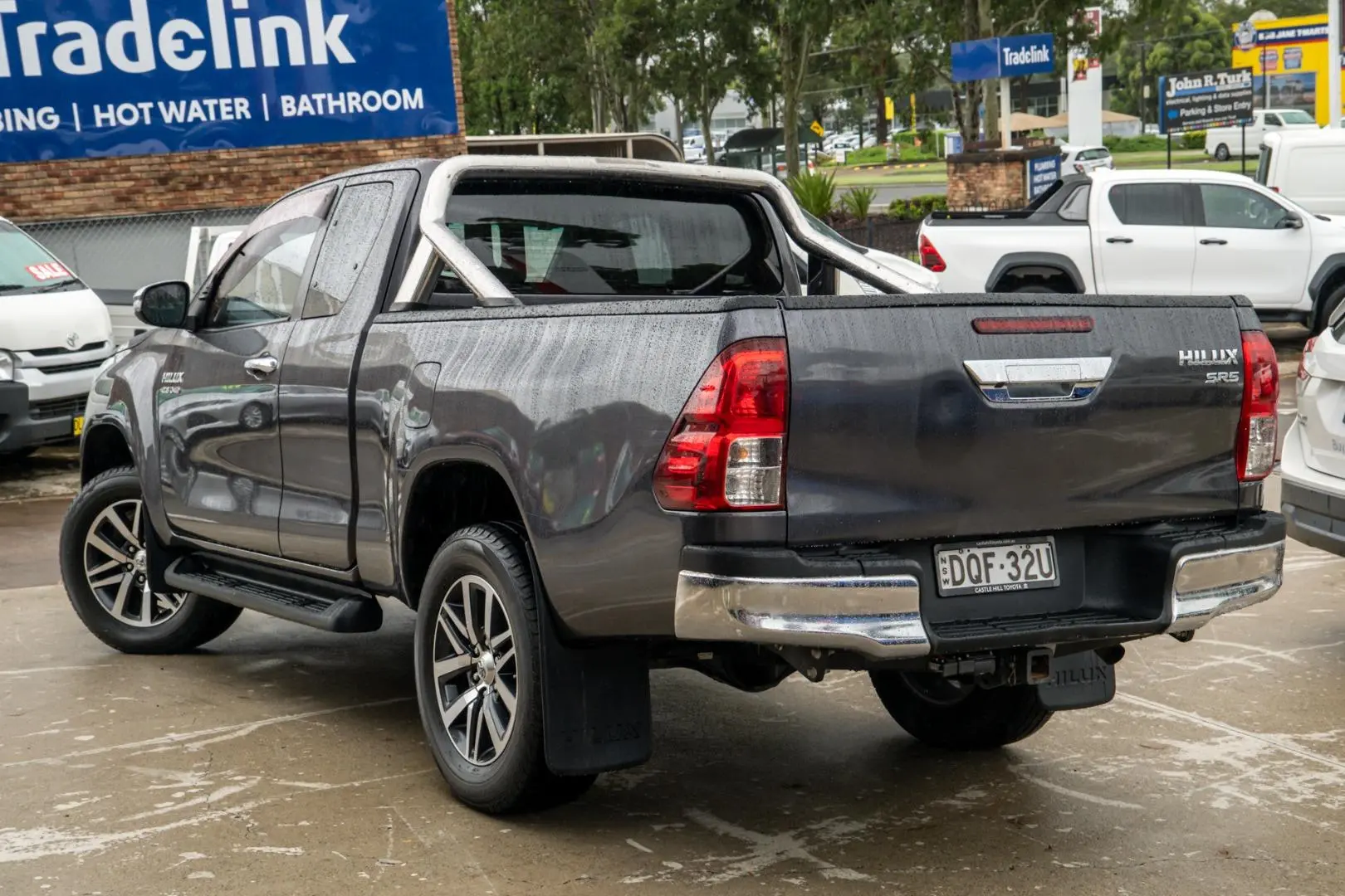 2017 Toyota Hilux Gallery Image 2