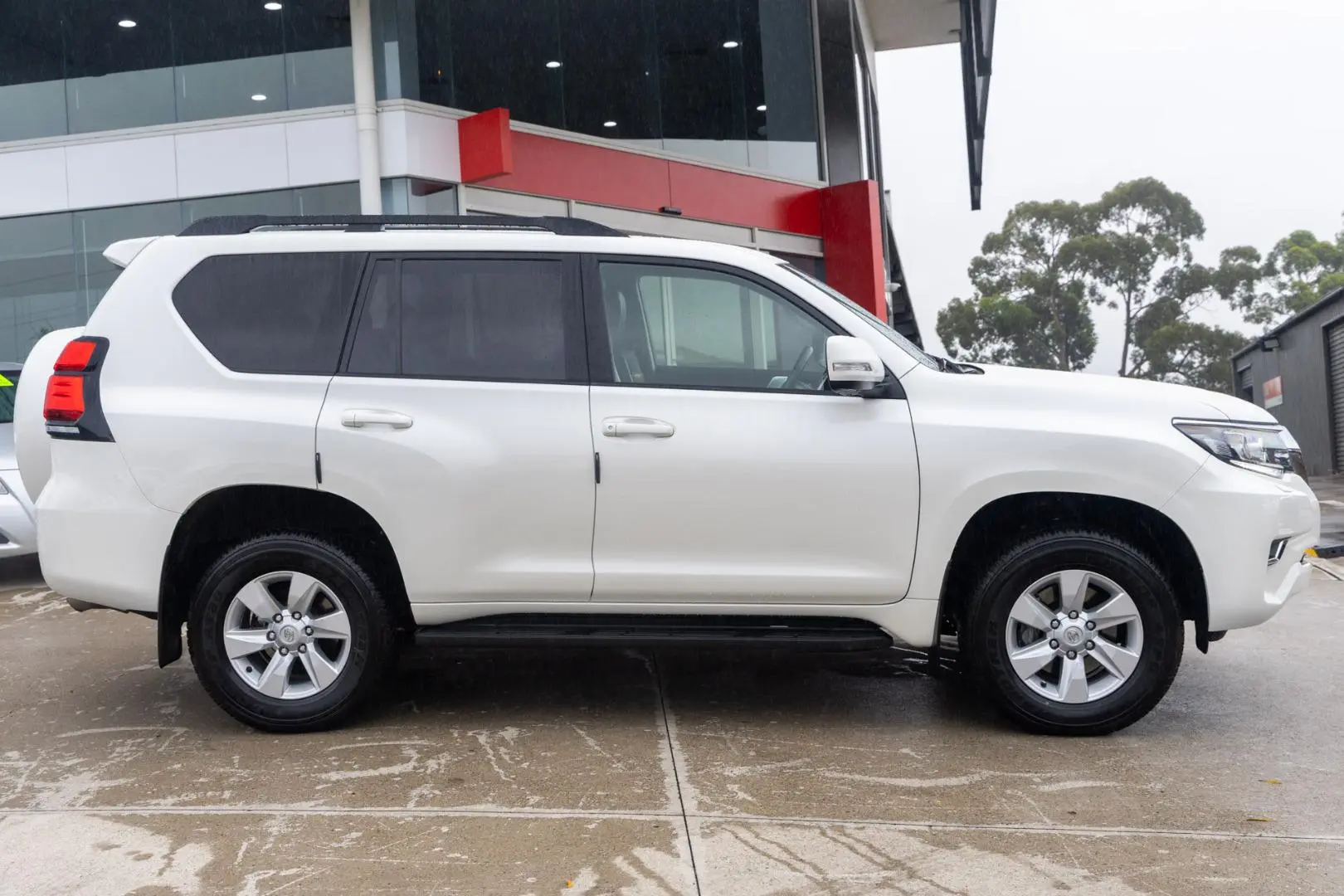 2022 Toyota Landcruiser Prado Gallery Image 3