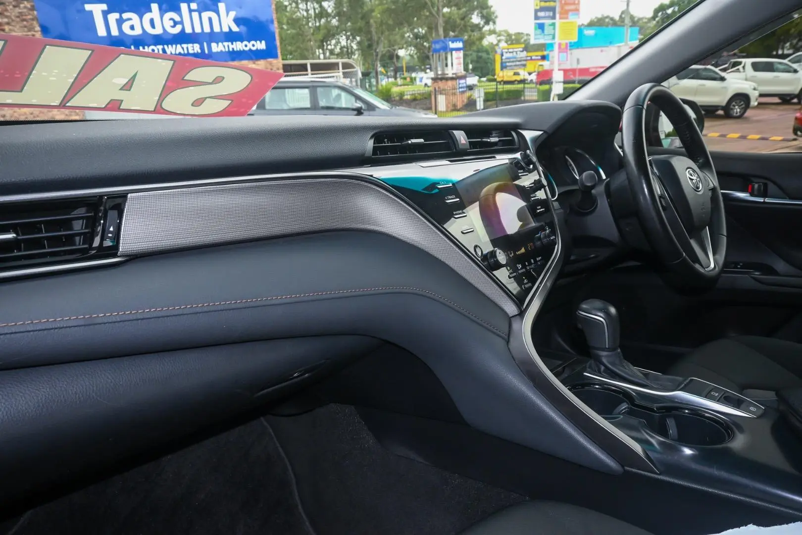 2019 Toyota Camry Gallery Image 8