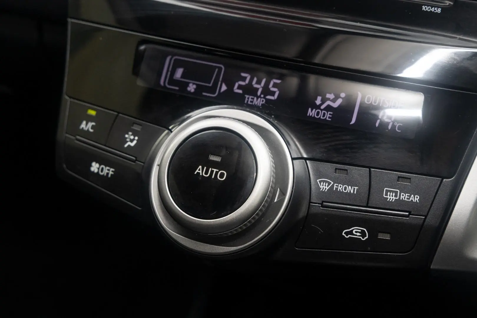 2016 Toyota Prius V Gallery Image 16