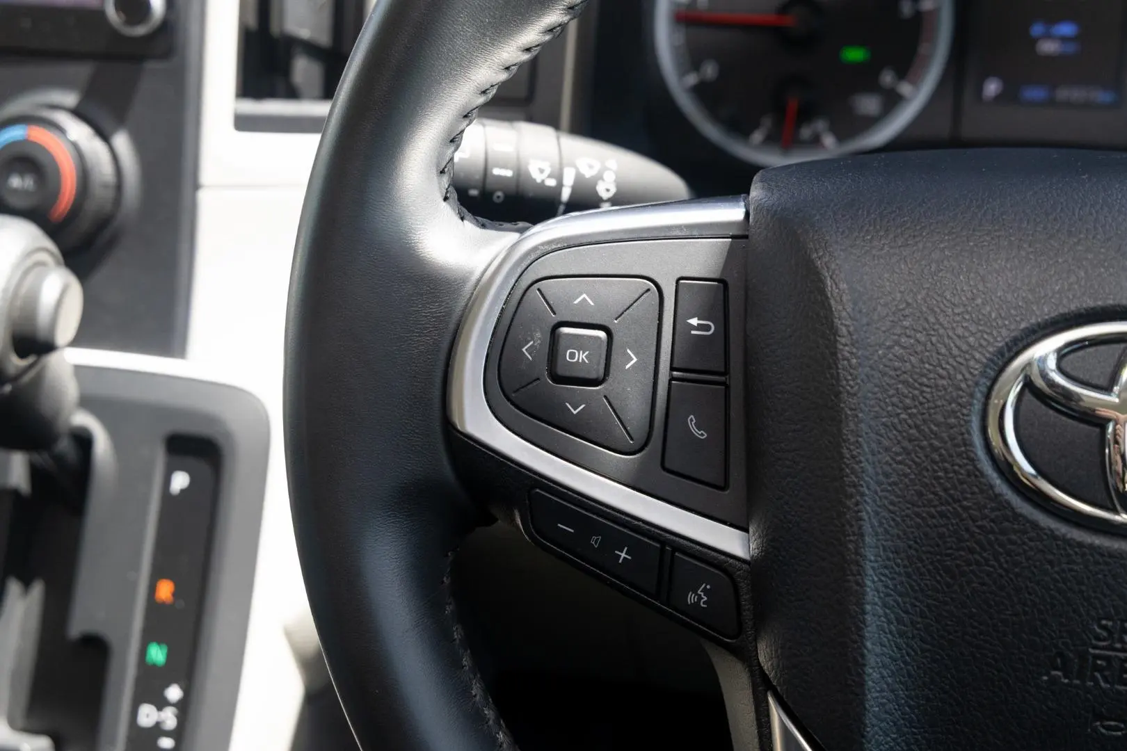 2023 Toyota Hiace Gallery Image 11