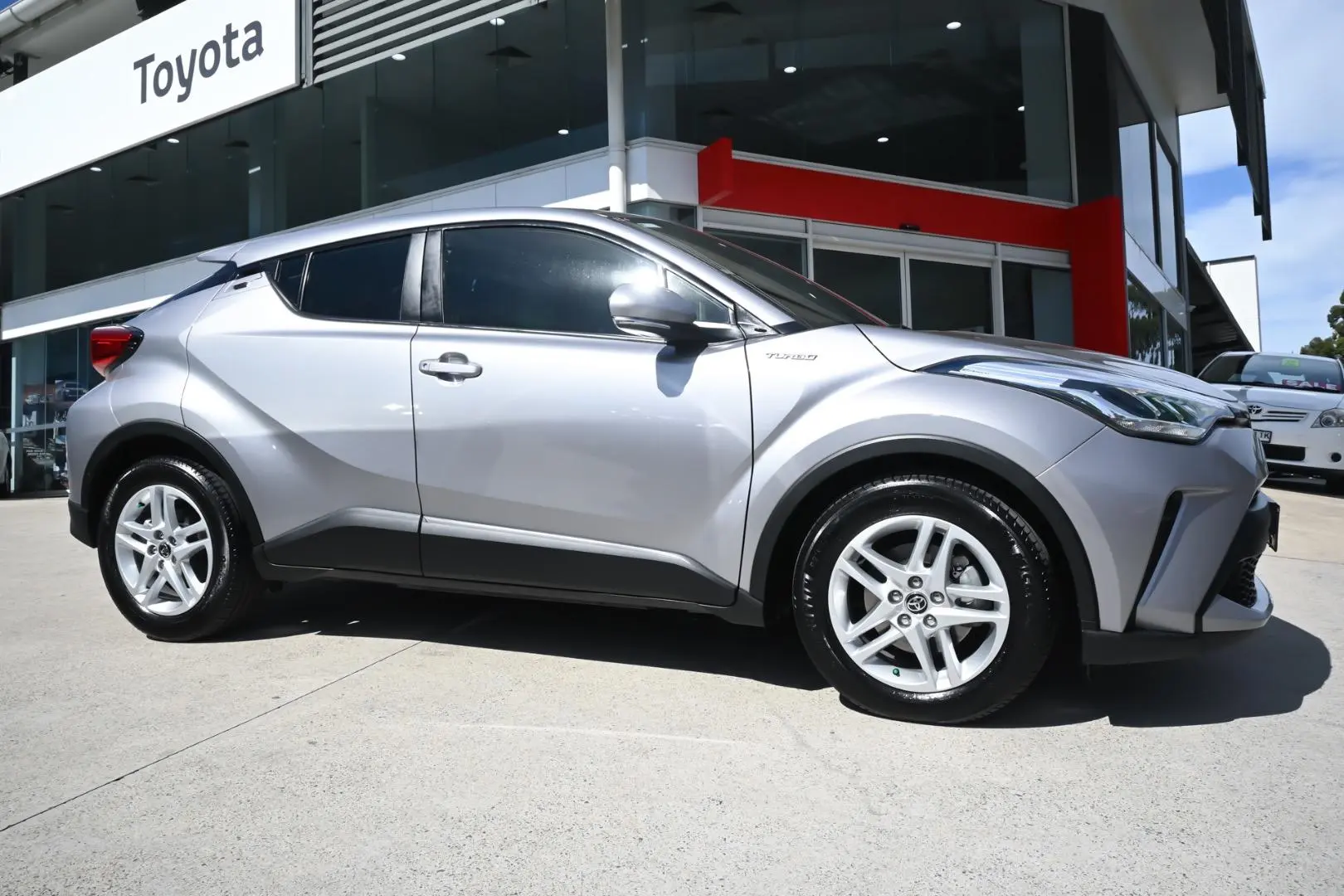 2020 Toyota C-HR Gallery Image 3