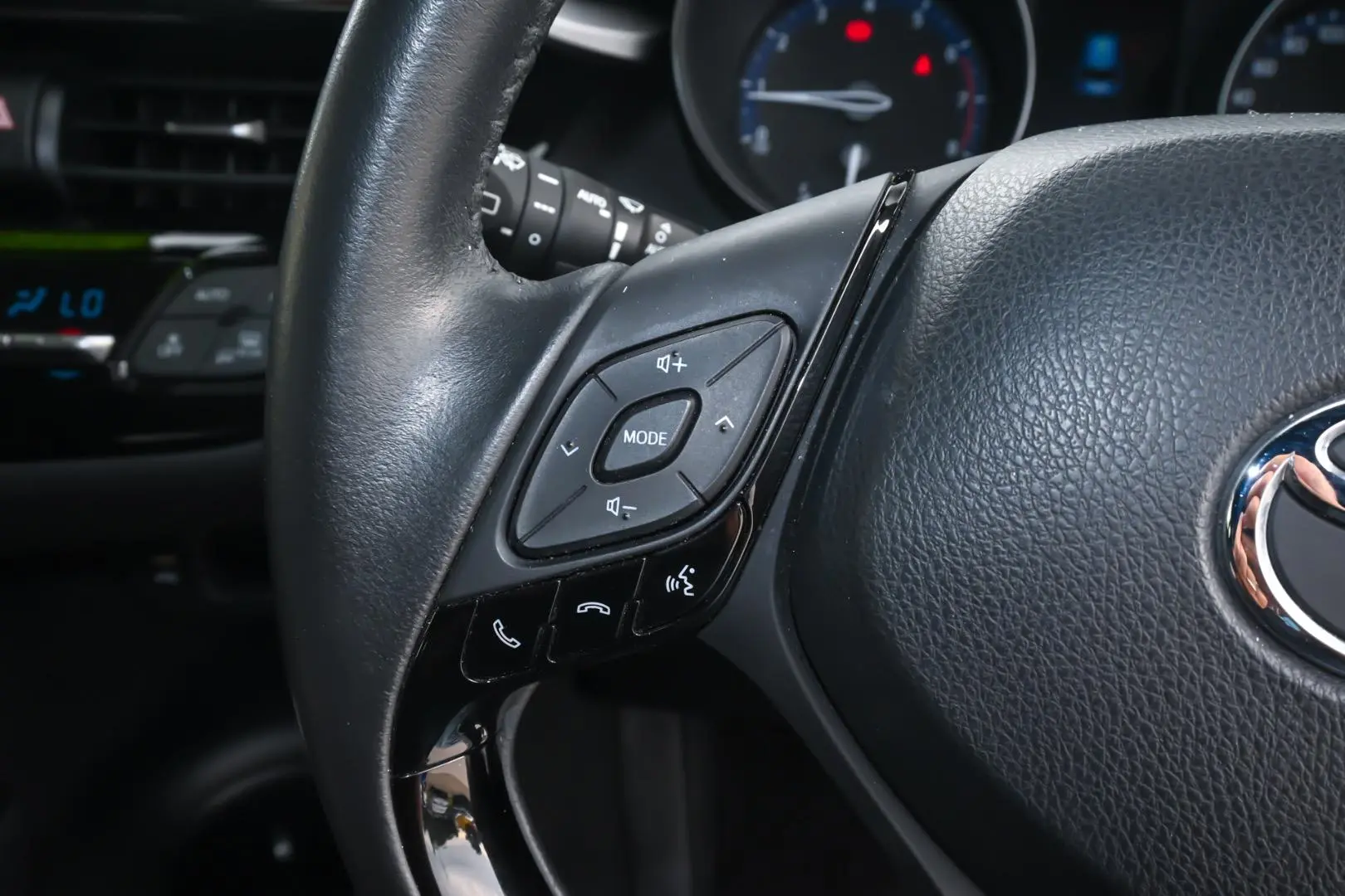 2023 Toyota C-HR Gallery Image 12