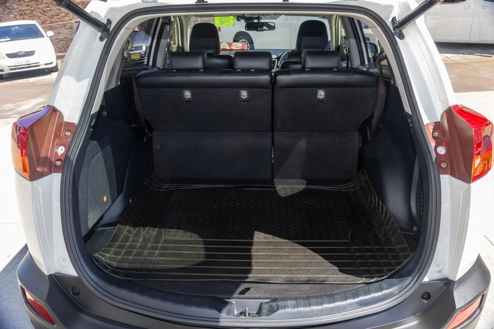 2014 Toyota RAV4 Gallery Image 20