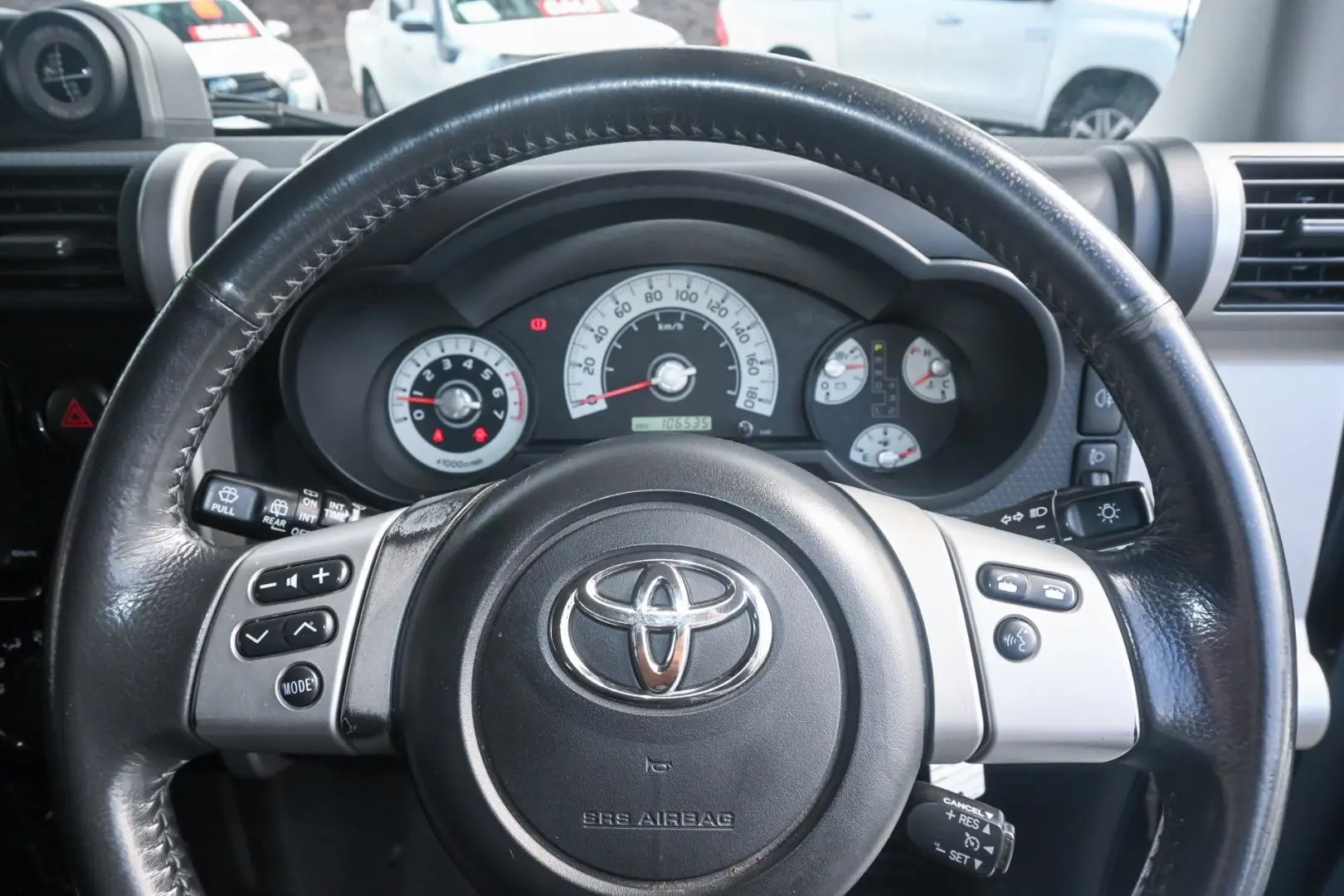 2013 Toyota FJ Cruiser Gallery Image 11