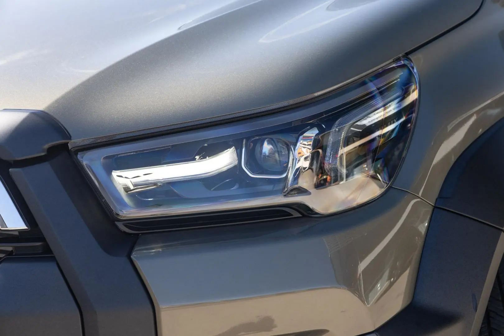 2025 Toyota Hilux Gallery Image 18