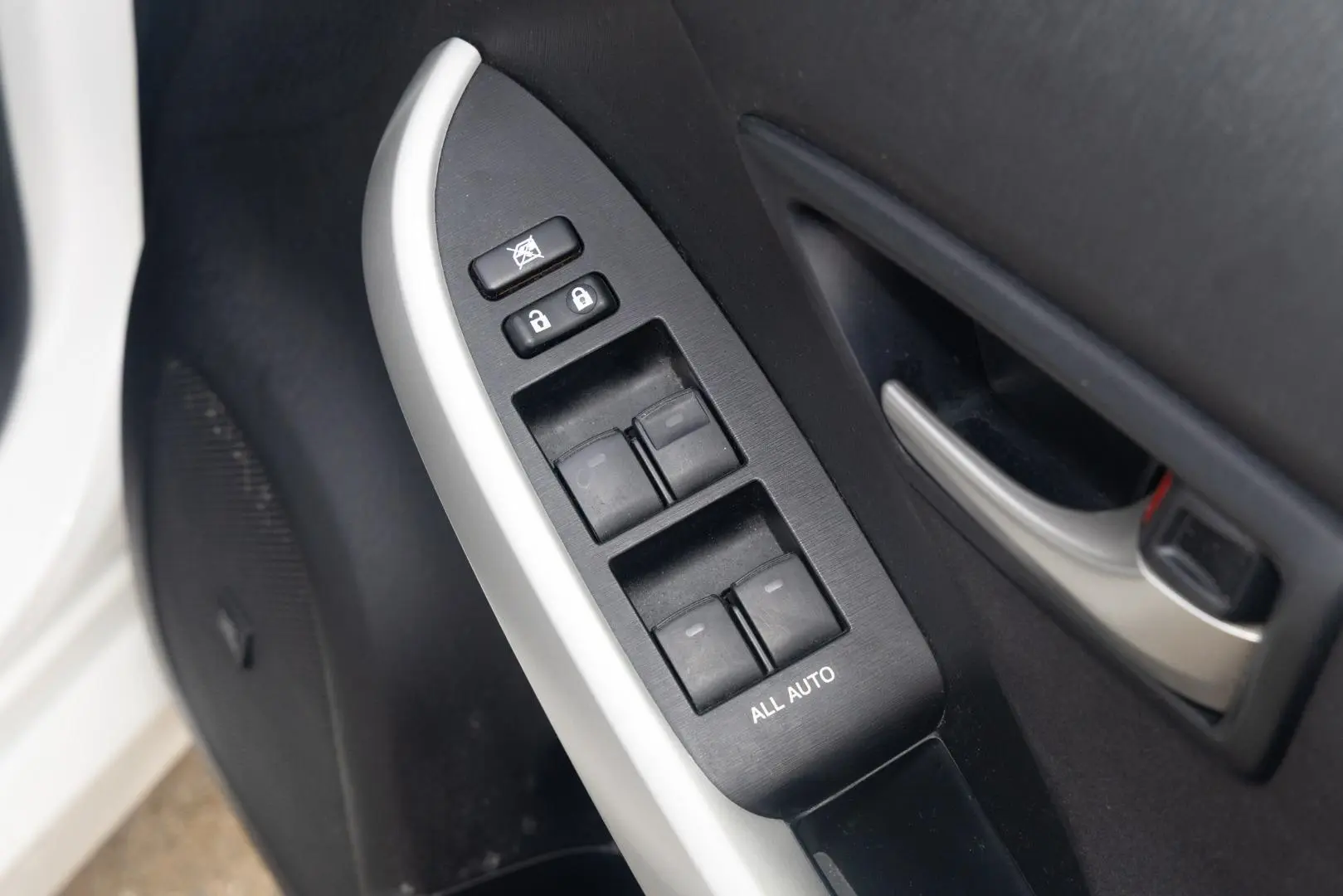 2012 Toyota Prius Gallery Image 17
