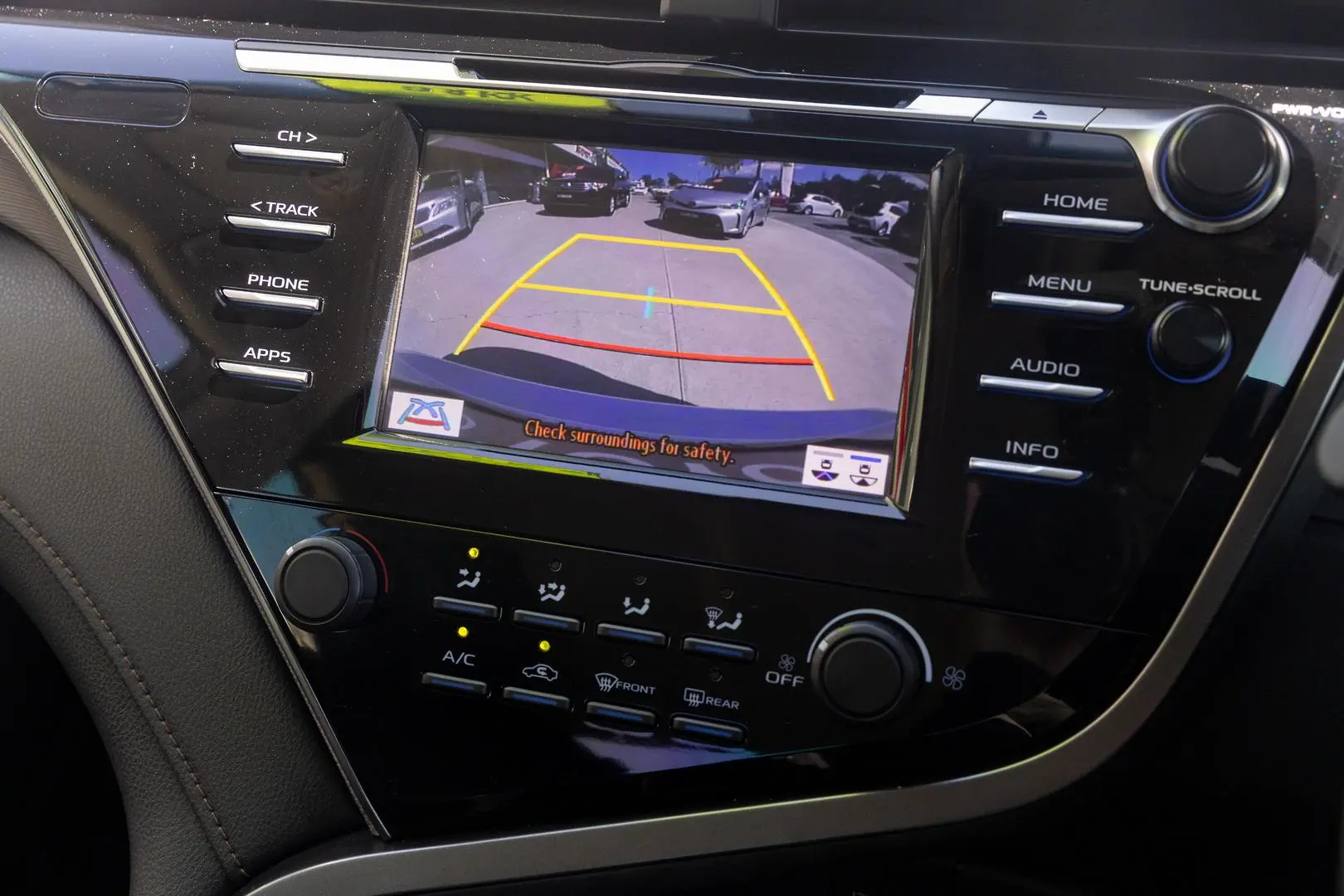 2020 Toyota Camry Gallery Image 16