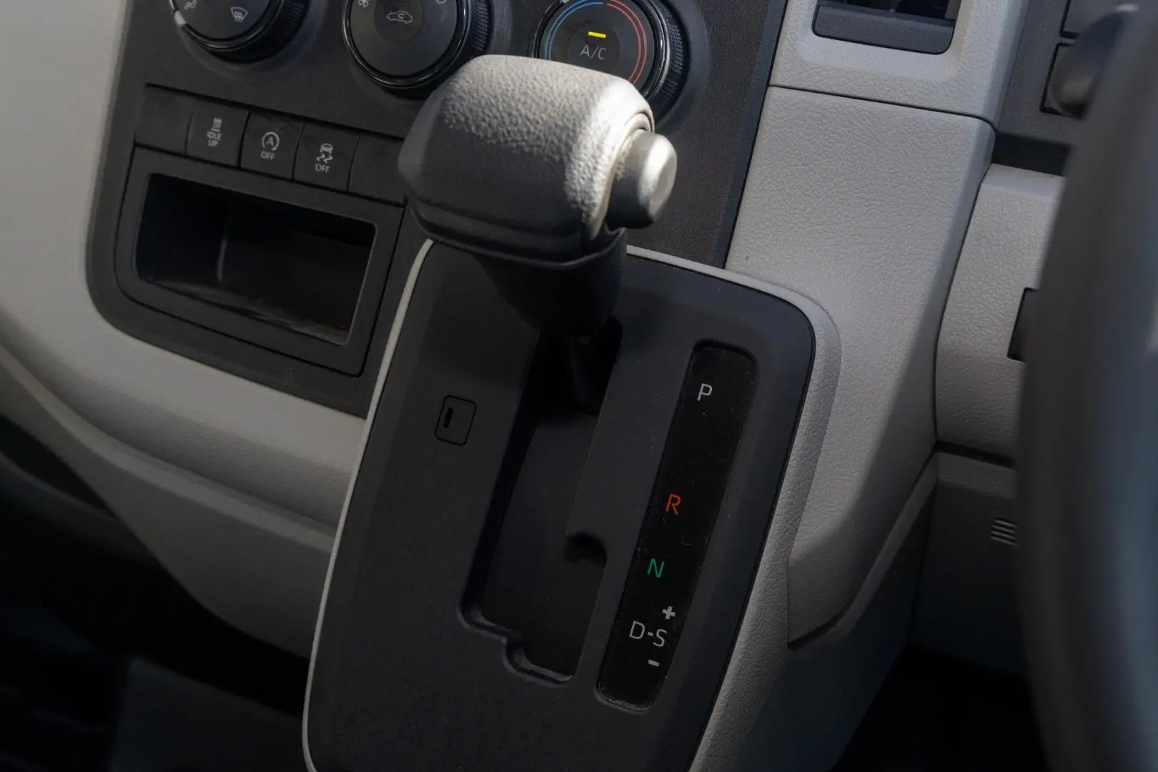 2022 Toyota Hiace Gallery Image 17