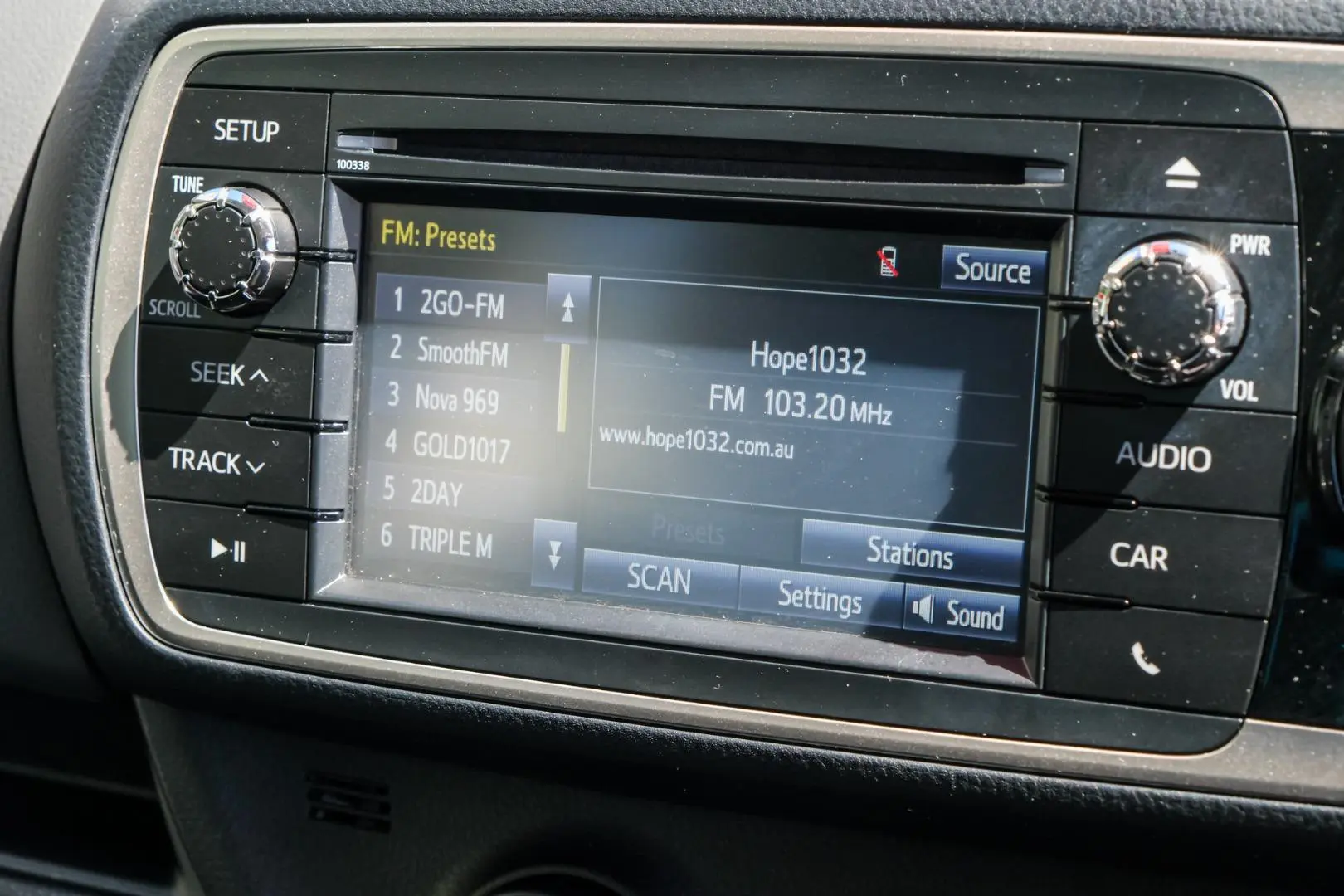2016 Toyota Yaris Gallery Image 11