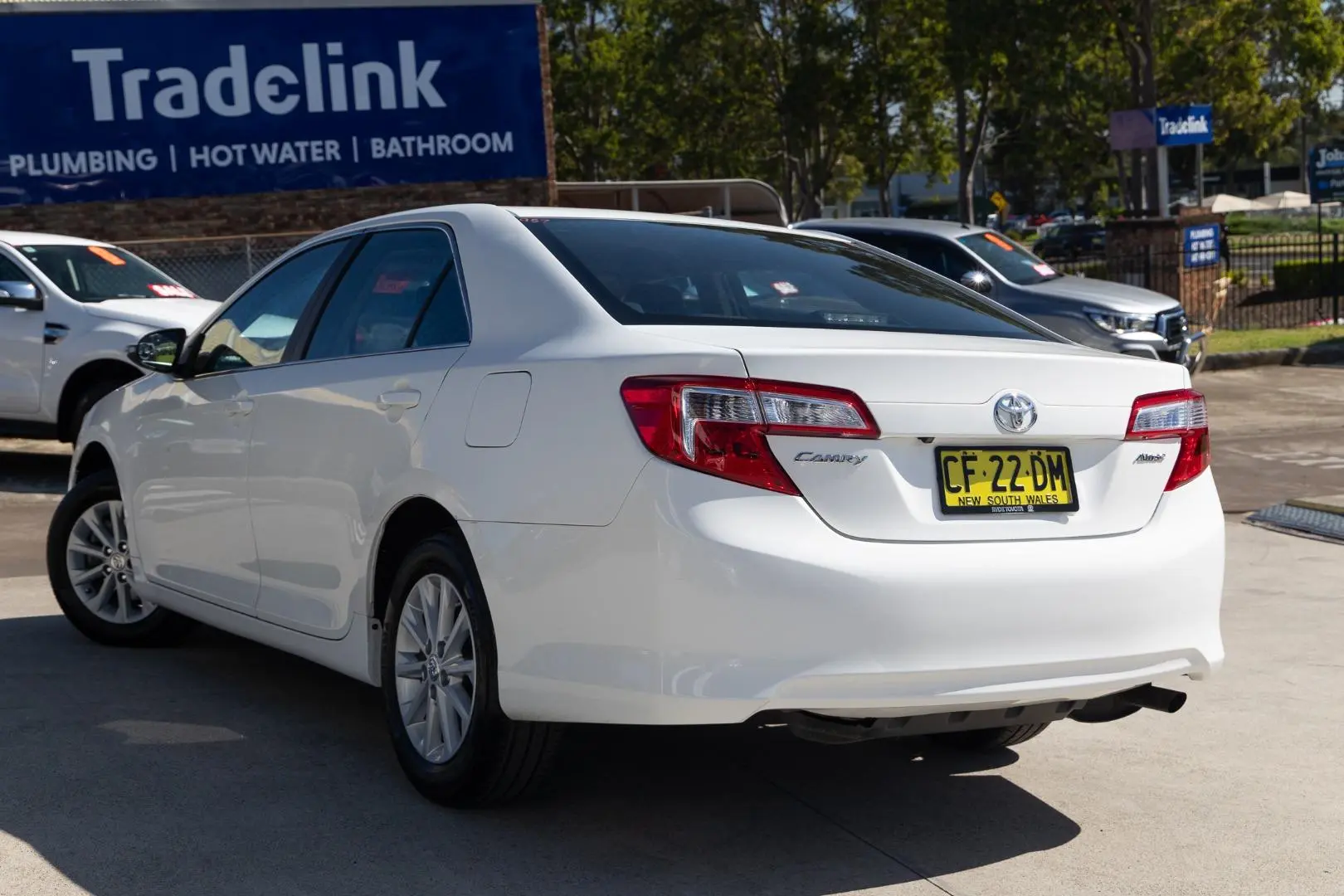 2014 Toyota Camry Gallery Image 2