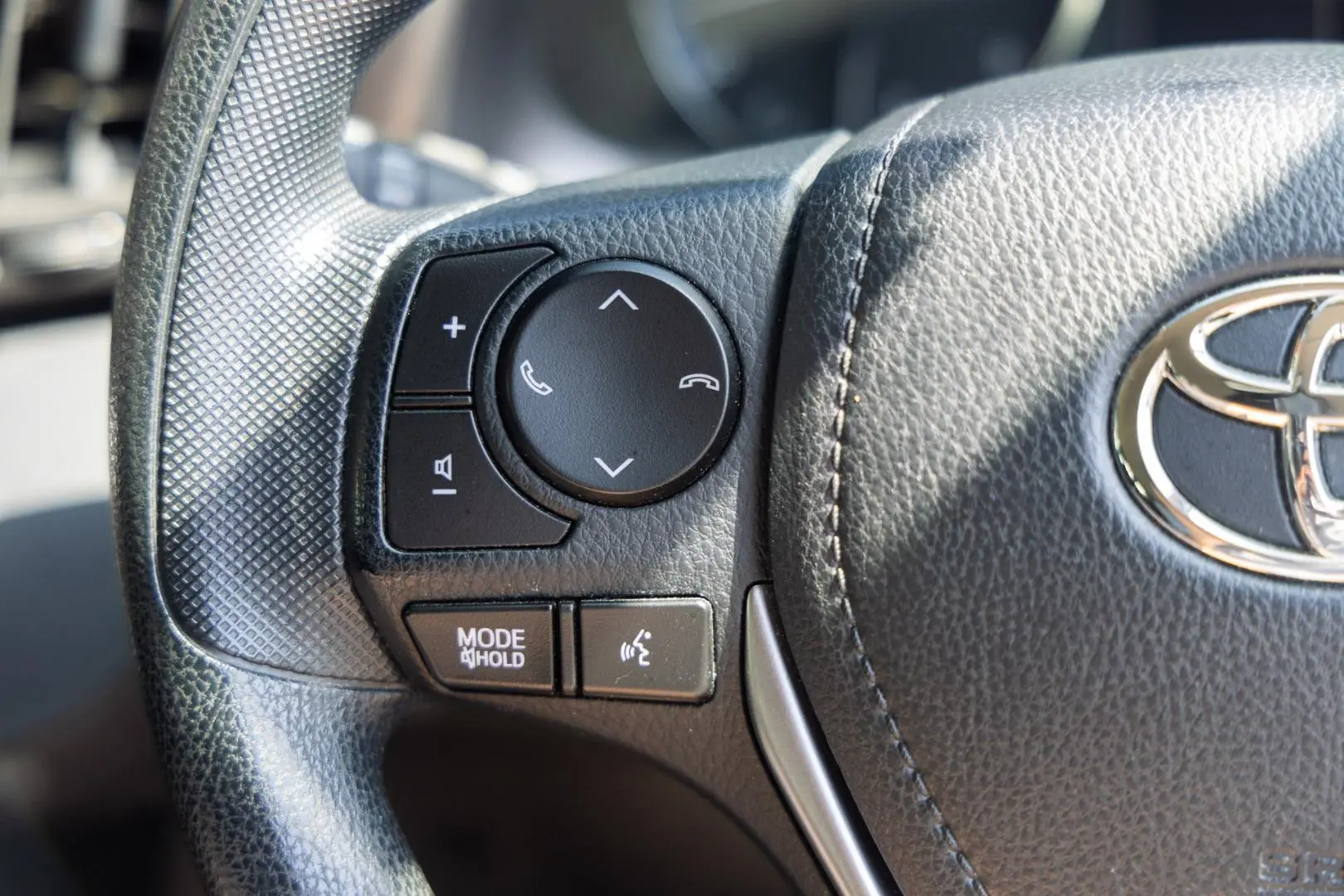 2018 Toyota RAV4 Gallery Image 13