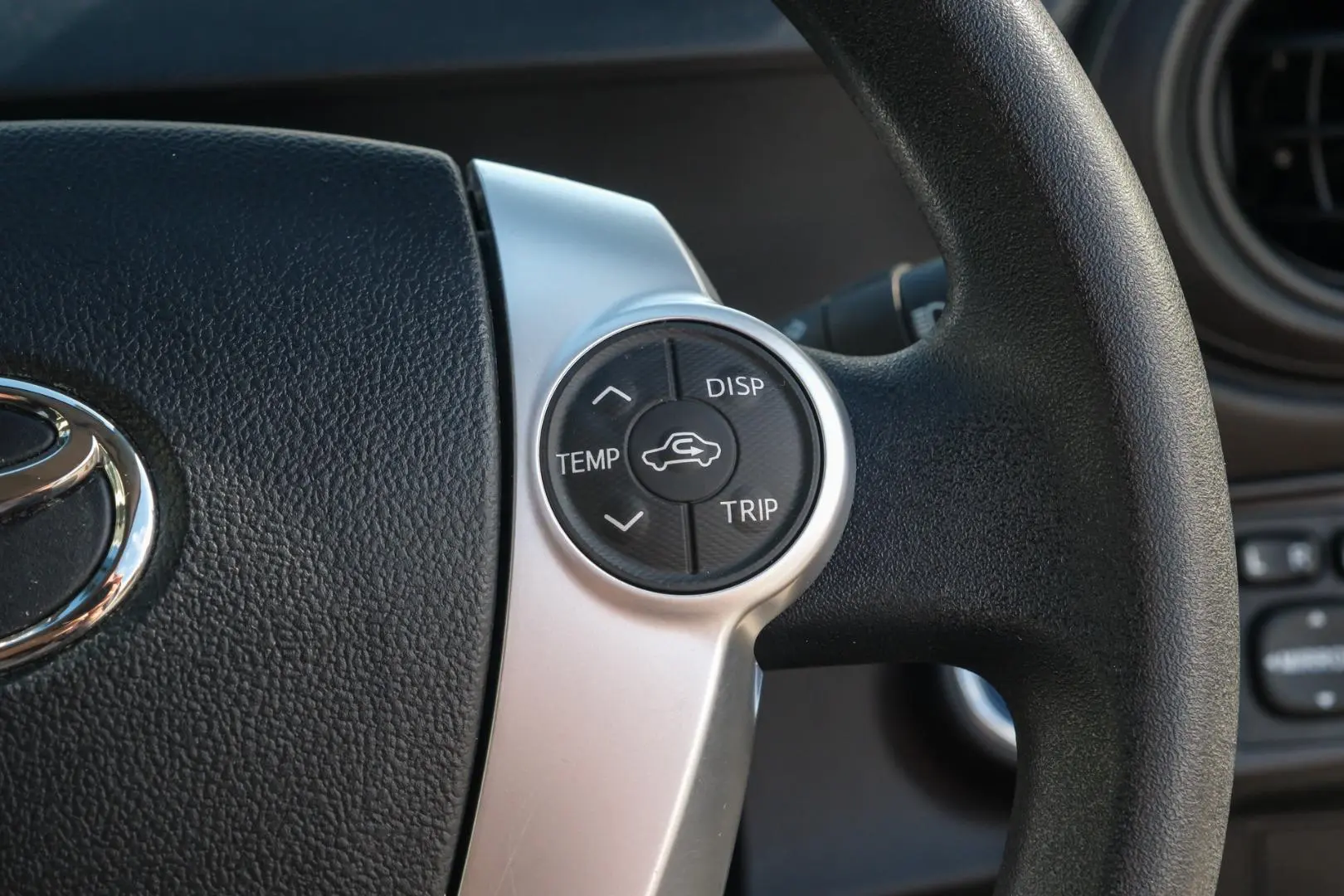 2016 Toyota Prius C Gallery Image 15