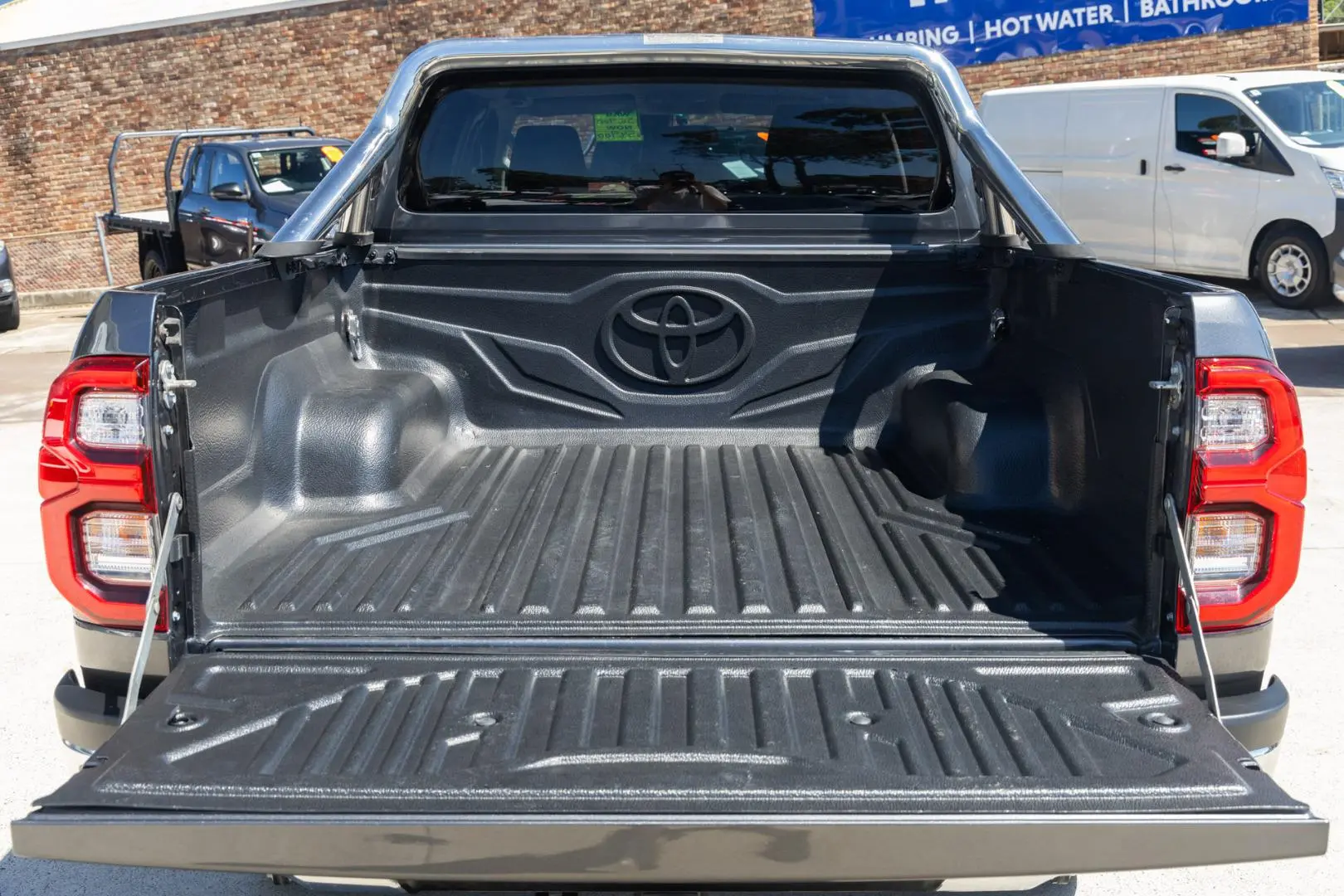 2020 Toyota Hilux Gallery Image 17