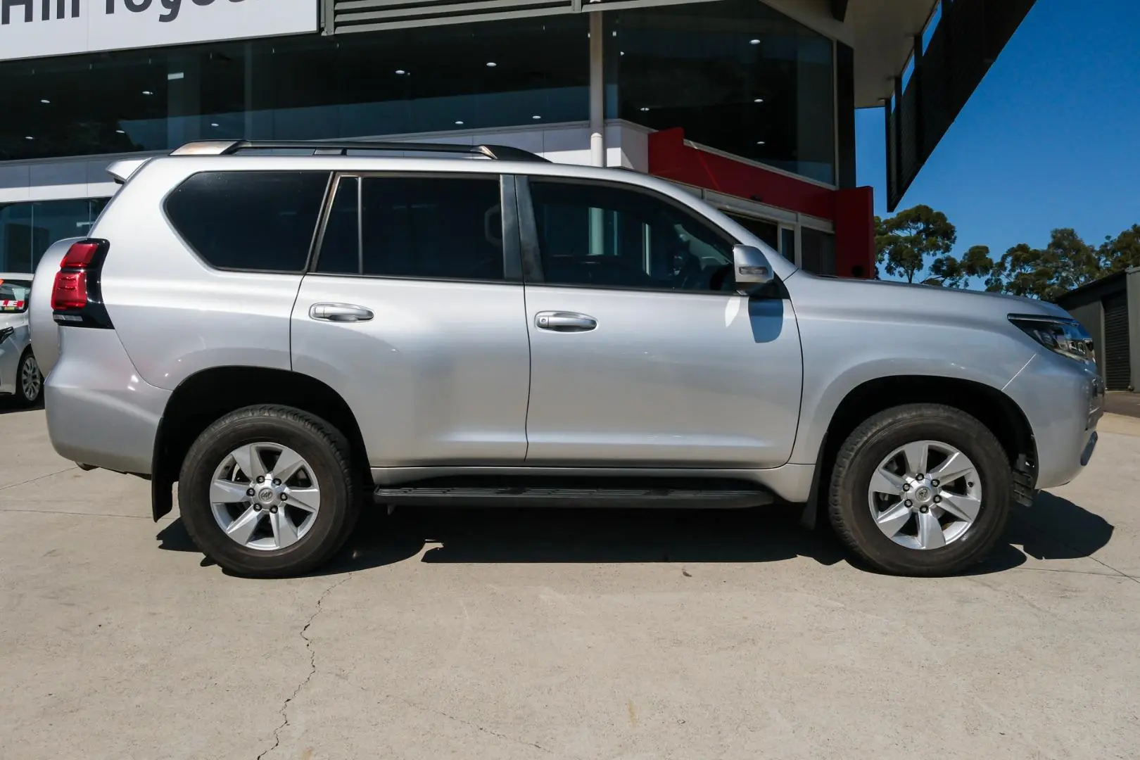 2018 Toyota Landcruiser Prado Gallery Image 3