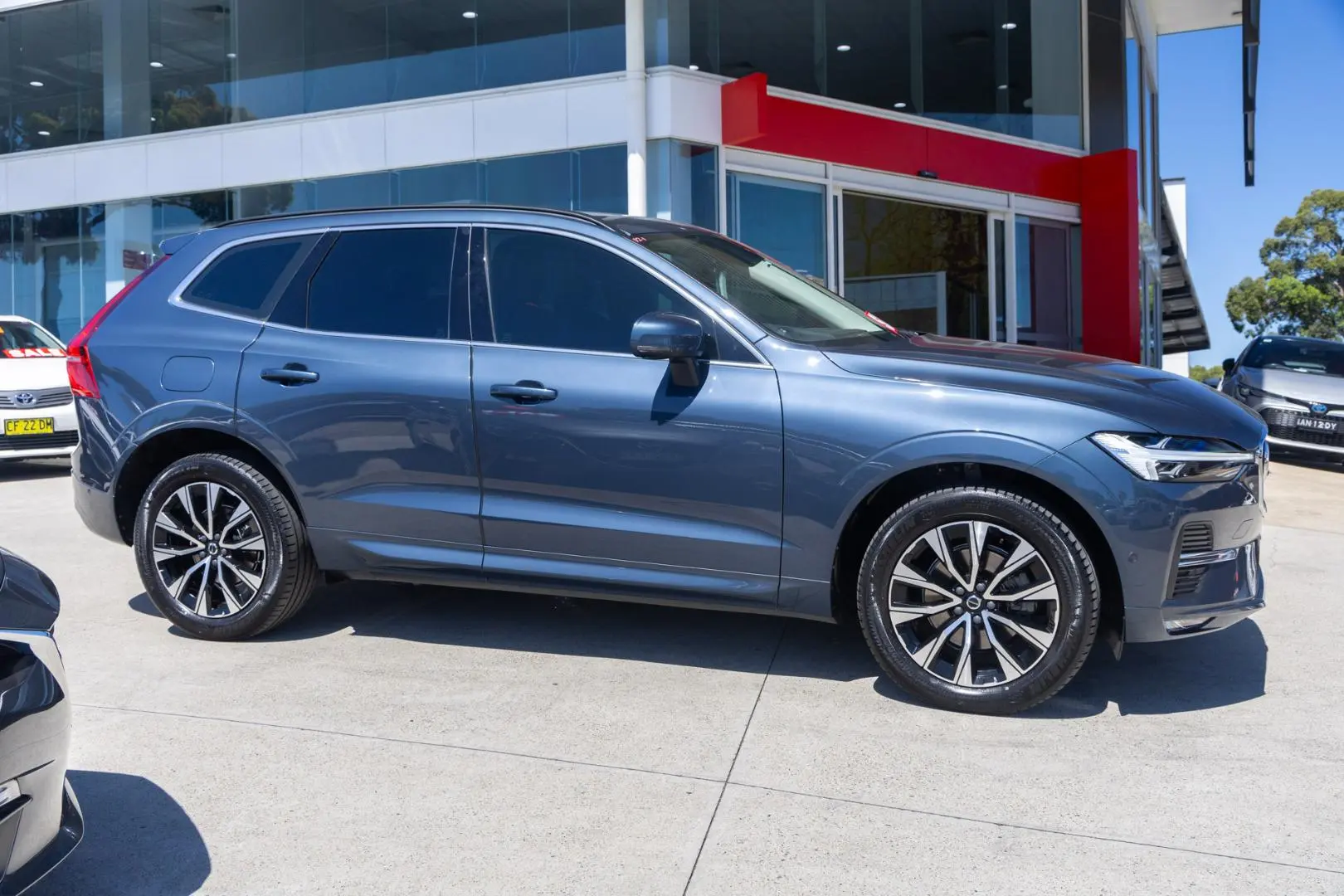 2023 Volvo XC60 Gallery Image 3