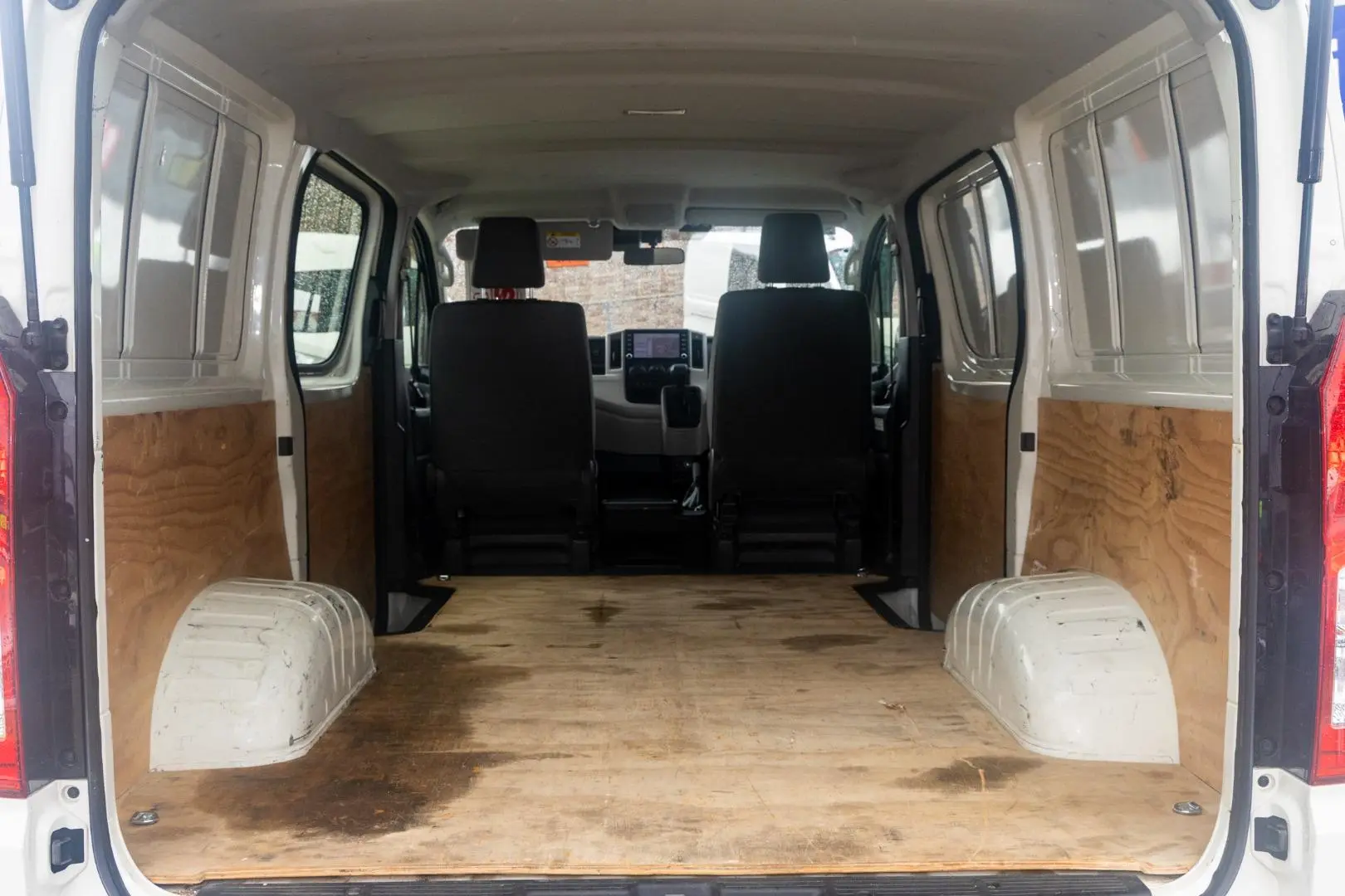 2021 Toyota Hiace Gallery Image 19