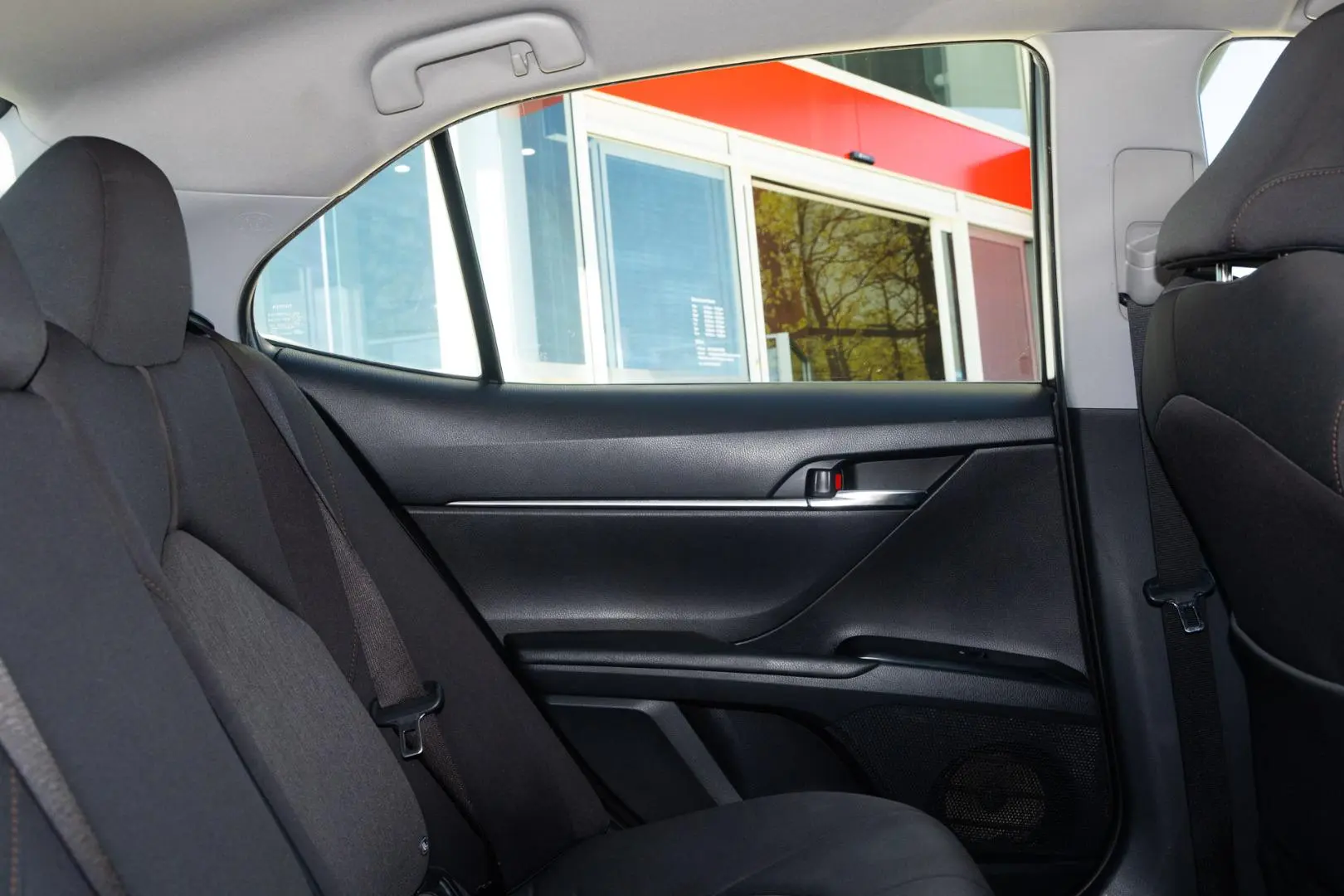 2018 Toyota Camry Gallery Image 9