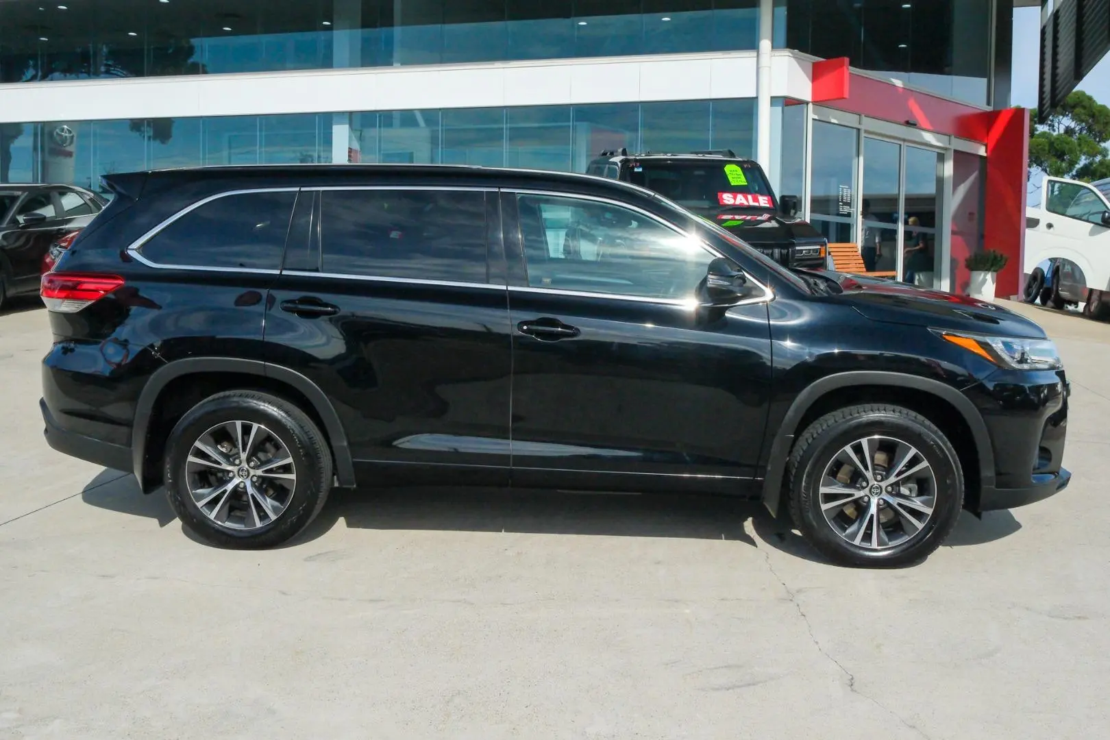 2019 Toyota Kluger Gallery Image 3