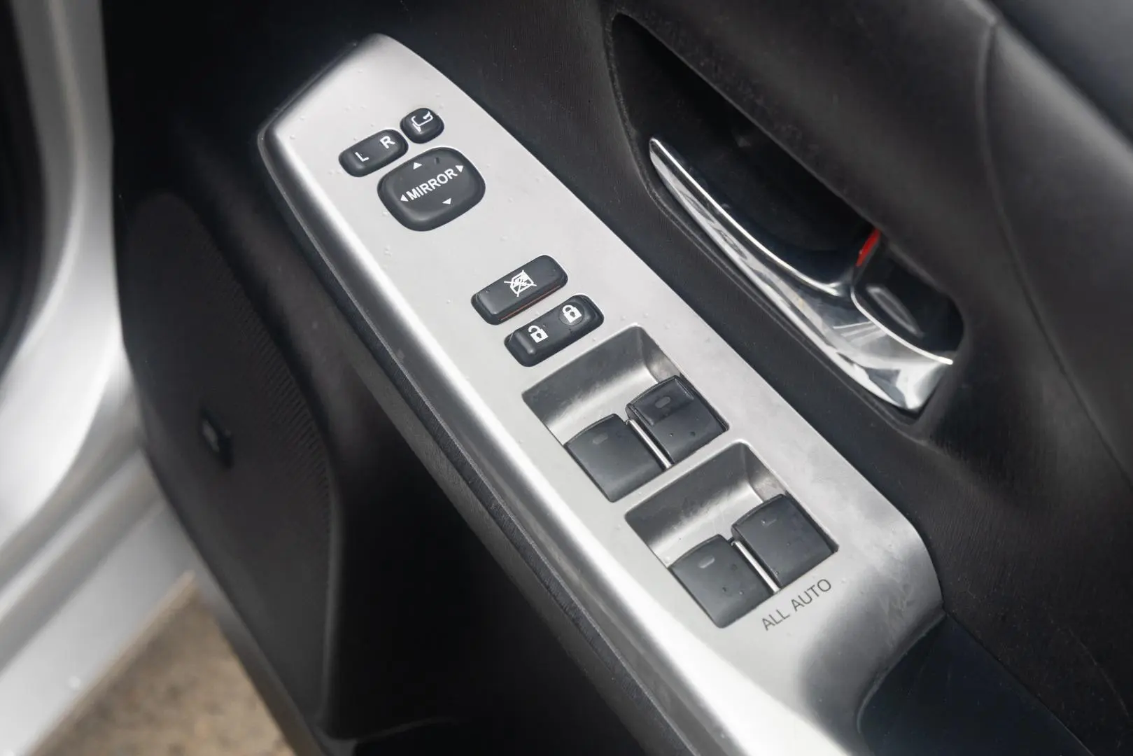 2016 Toyota Prius V Gallery Image 19